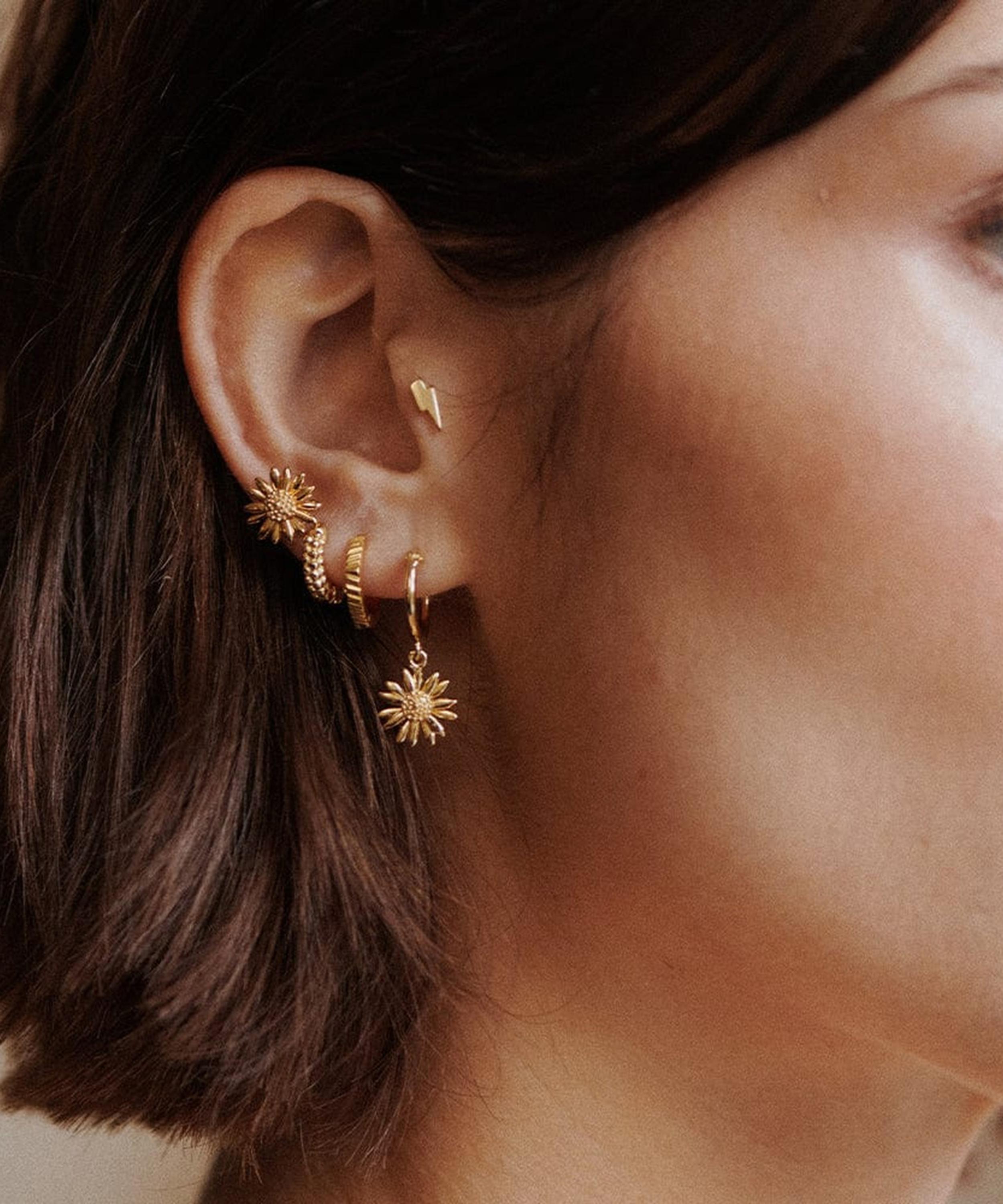 Daisy London - 18ct Gold-Plated Michaelmas Daisy Stud Earrings image number 3