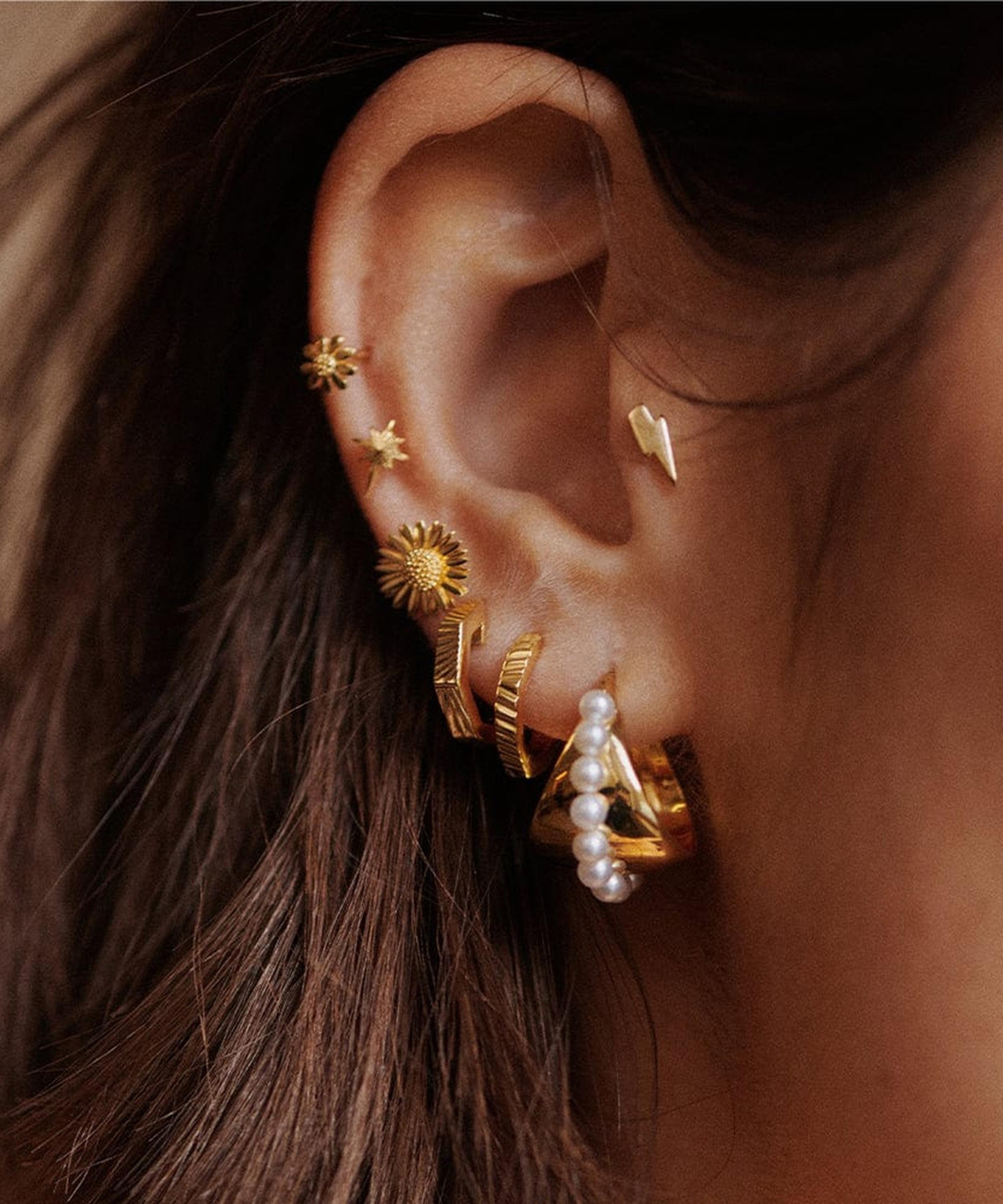 Daisy London - 18ct Gold-Plated Est&eacute;e Lalonde Sunburst Huggie Hoop Earrings image number 1
