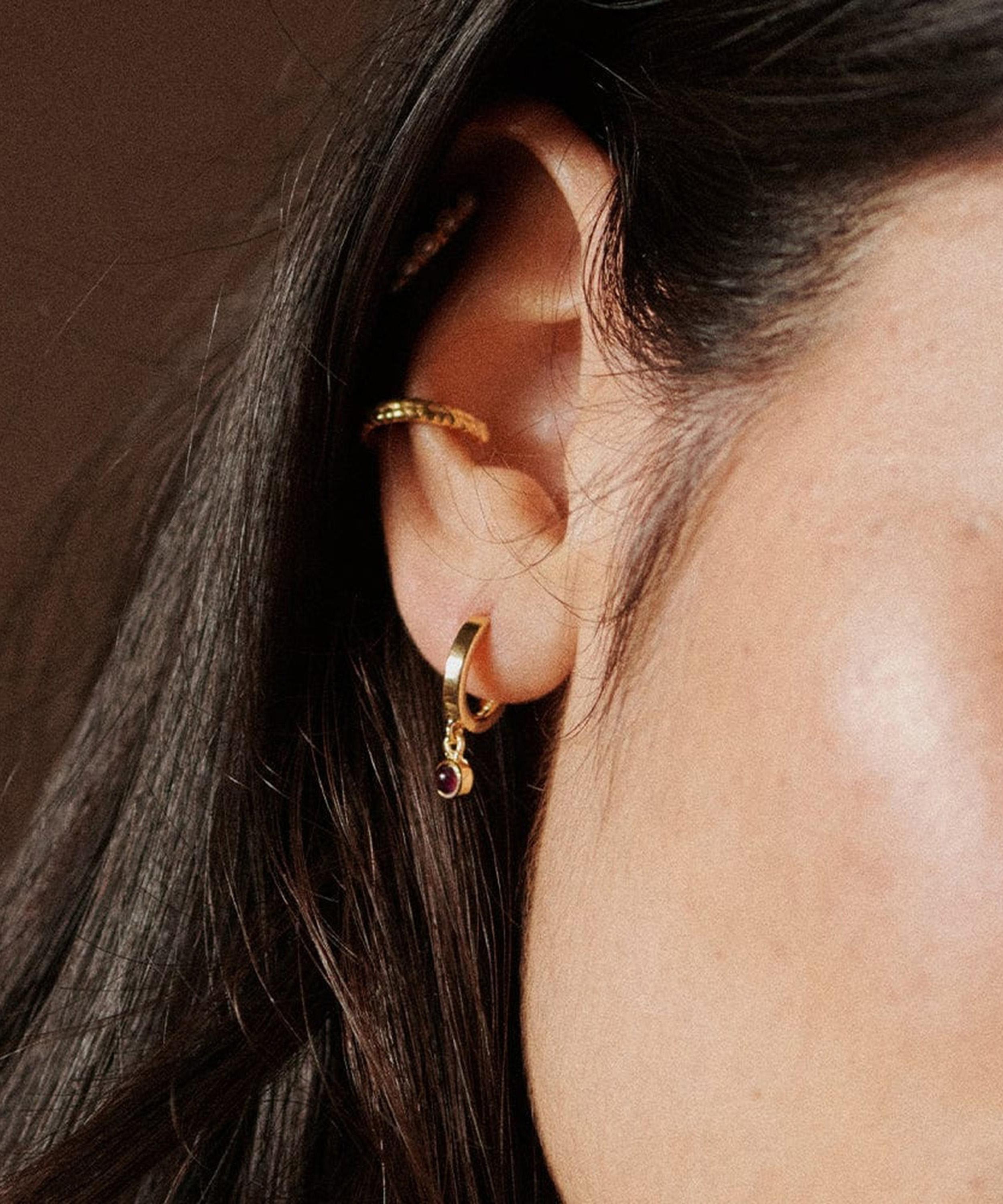 Daisy London - 18ct Gold-Plated Amethyst Healing Stone Huggie Hoop Earrings image number 2