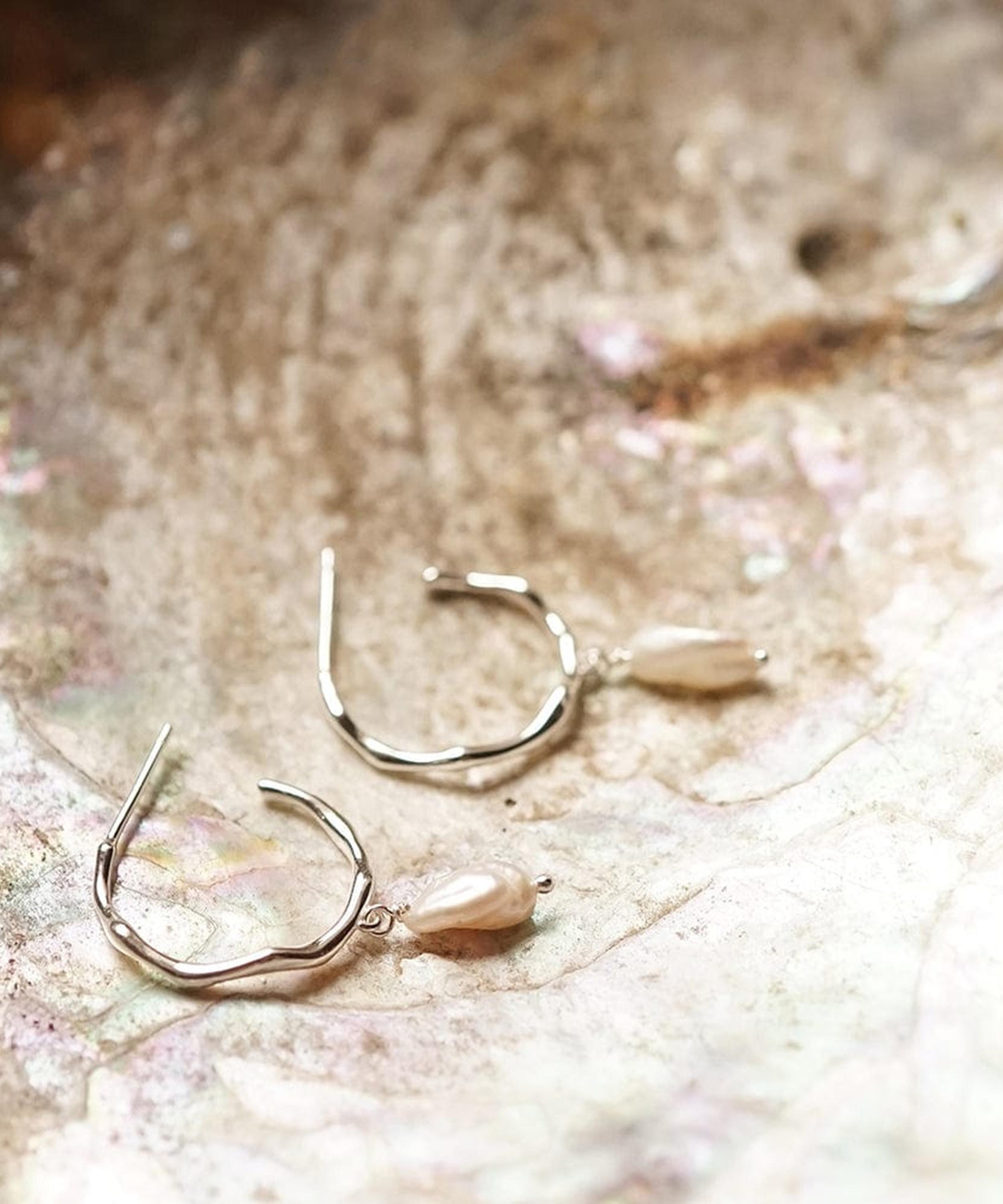 Daisy London - Sterling Silver Organic Hoop Pearl Drop Earrings image number 2