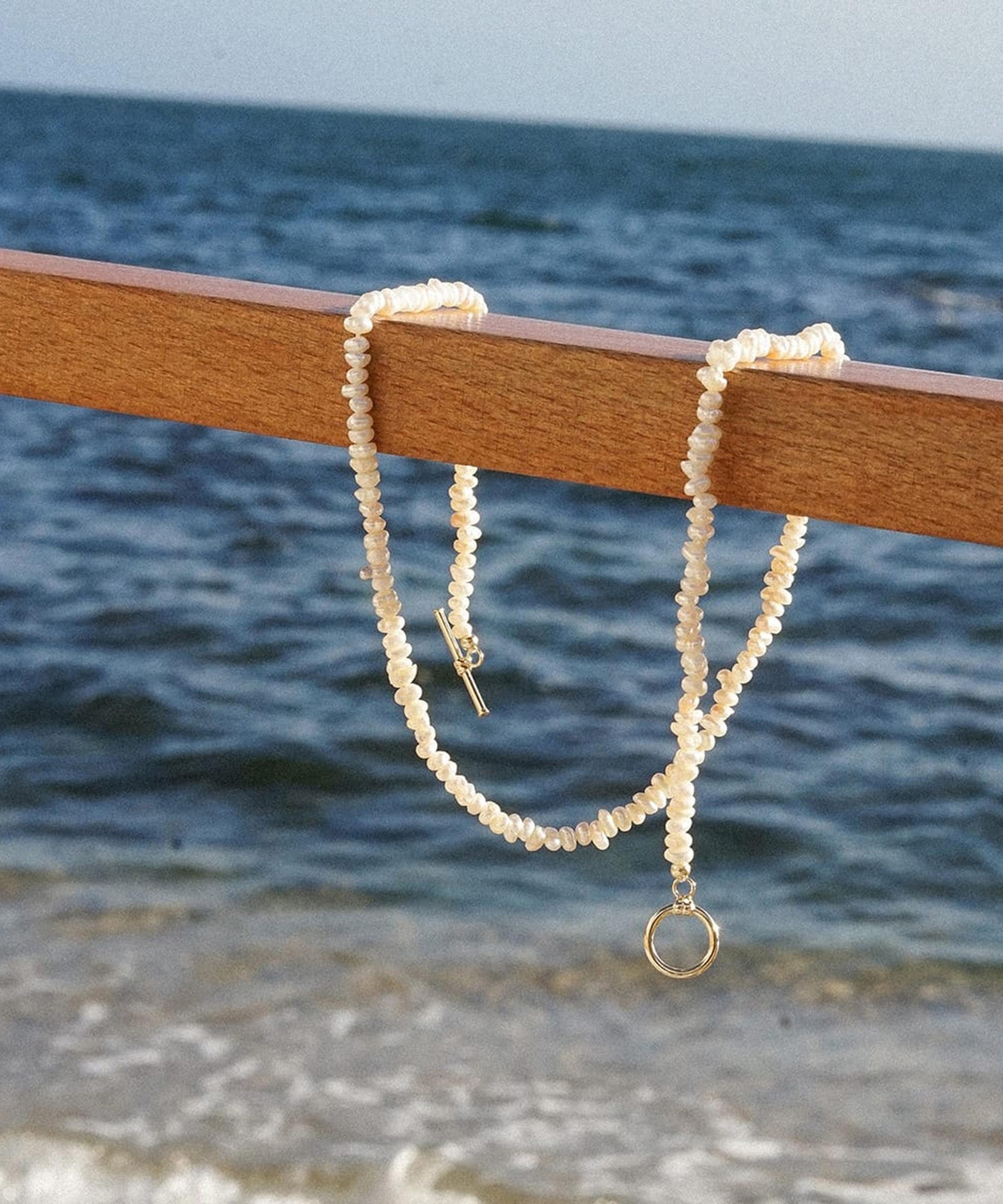 Daisy London - 18ct Gold-Plated Polly Beach Pearl T-Bar Necklace image number 3