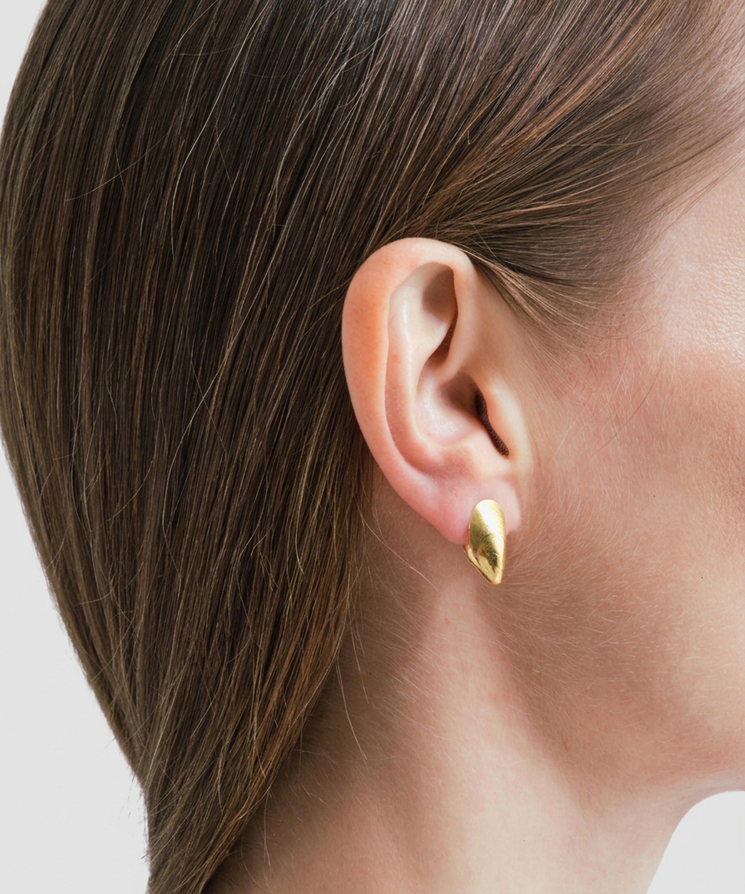 Wouters & Hendrix - Gold-Plated Silver Small Mussel Stud Earrings image number 1