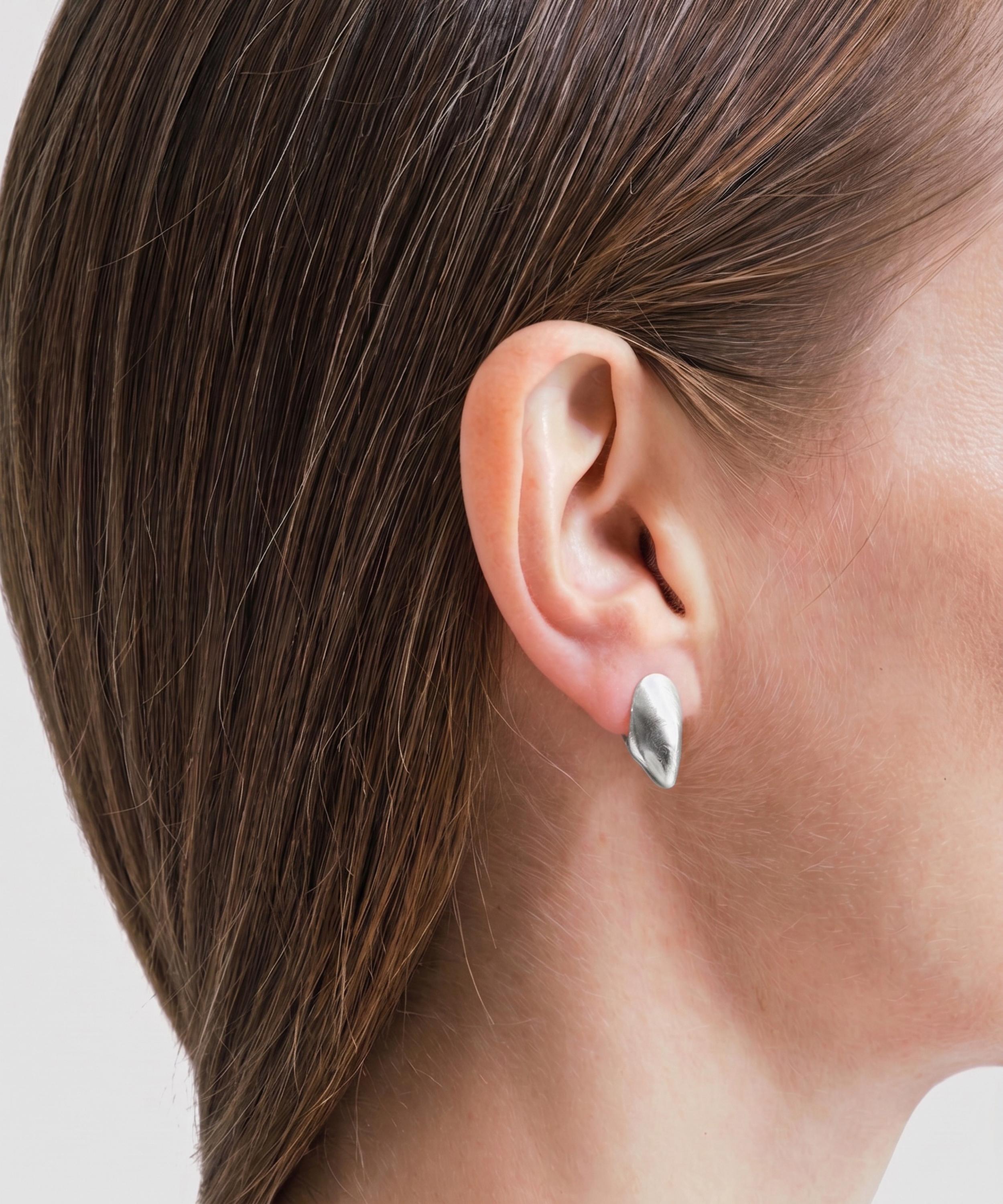 Wouters & Hendrix - Silver Small Mussel Stud Earrings image number 1