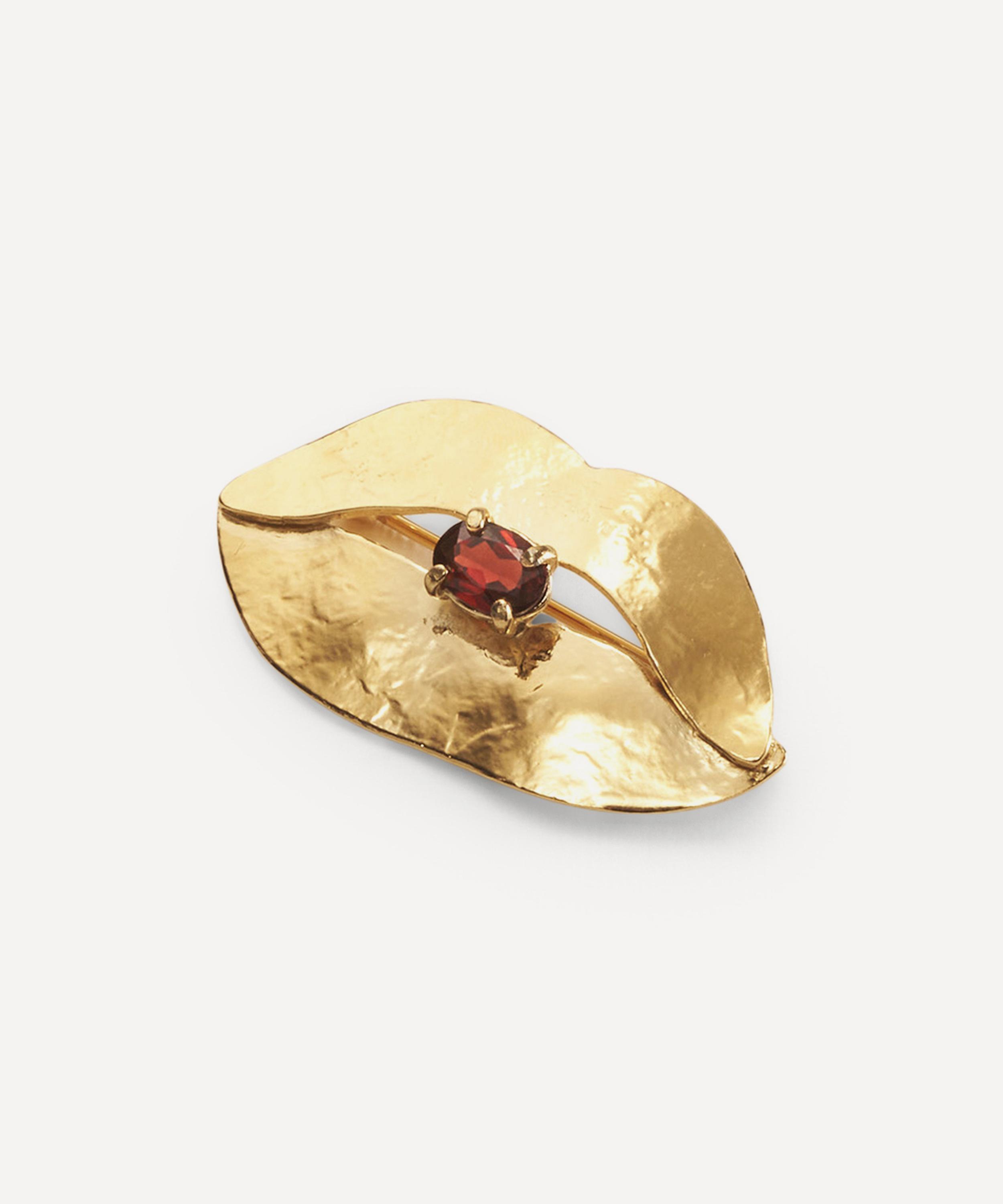 Wouters & Hendrix -  Gold-Plated Silver Small Lip and Garnet Brooch image number 0