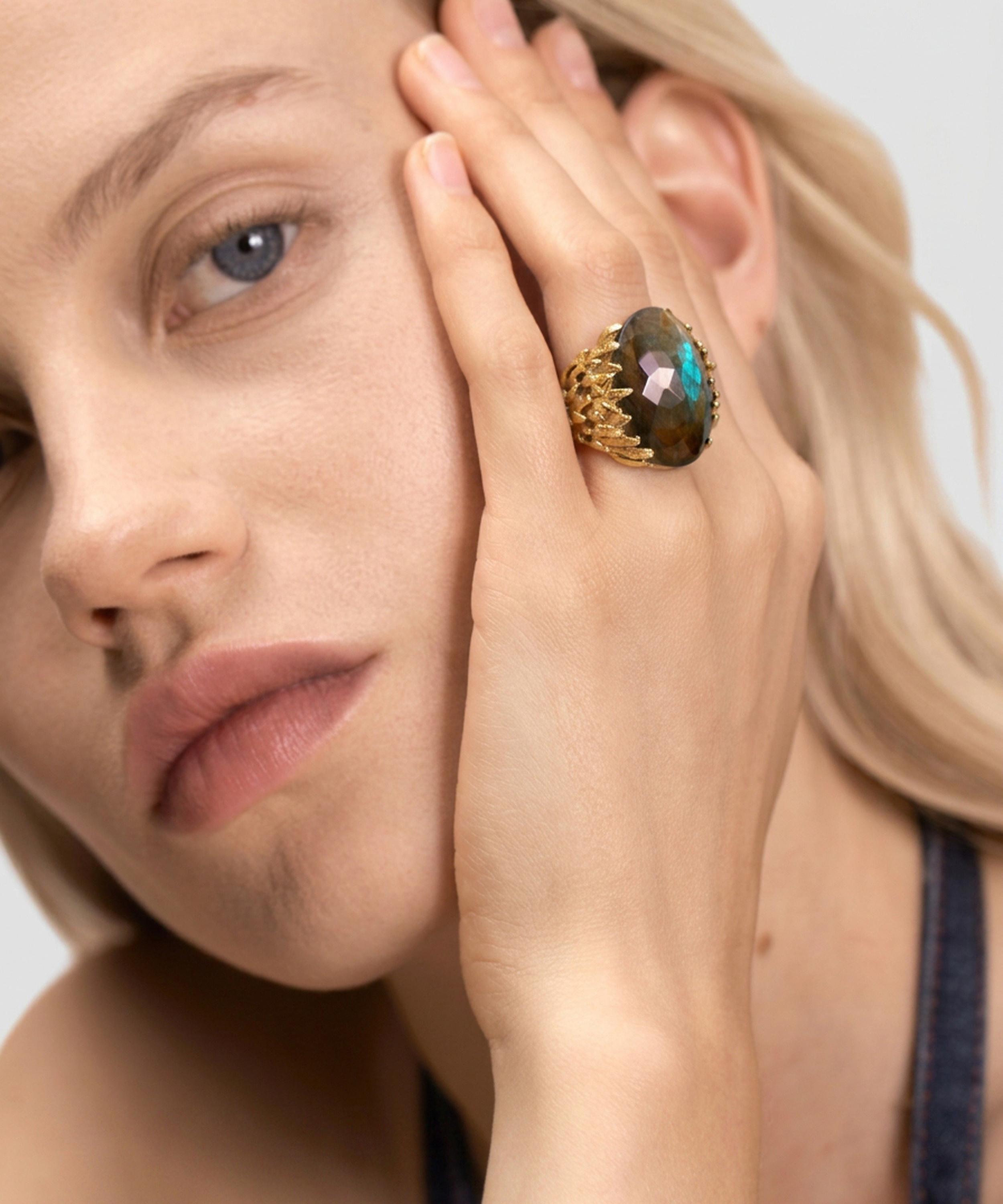 Wouters & Hendrix -  Gold-Plated Silver Feather Labradorite Ring image number 1