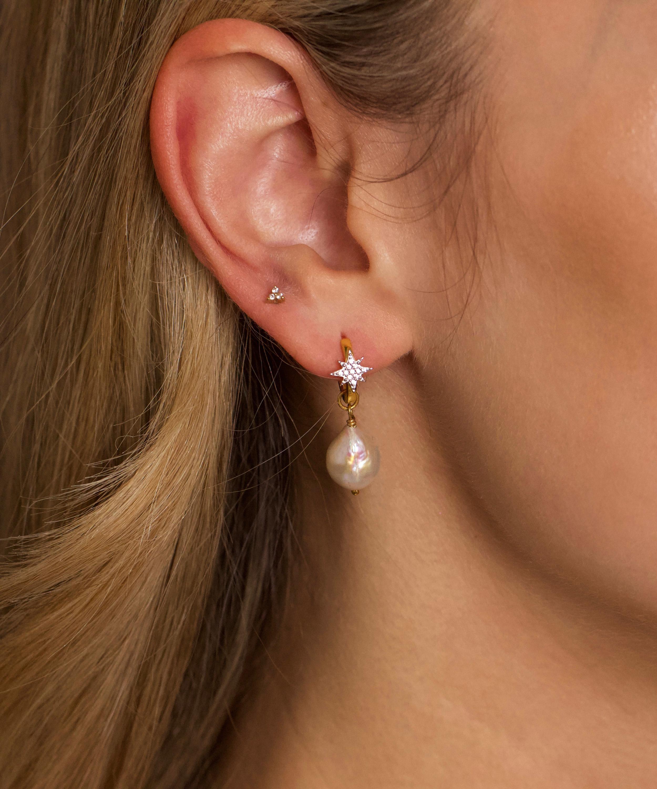Carrie Elizabeth - 14ct Gold Starburst Baroque Pearl Drop Earrings image number 1