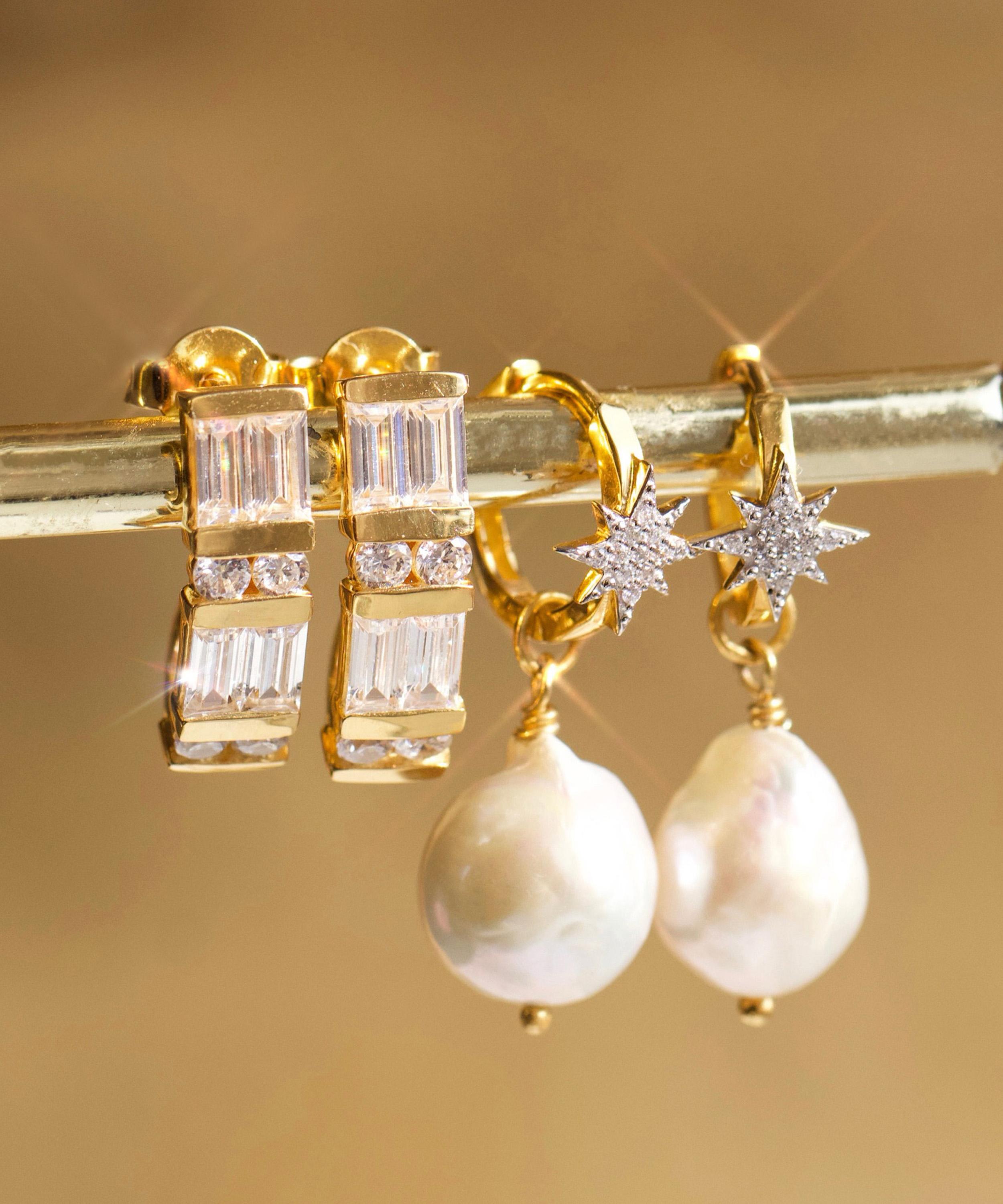 Carrie Elizabeth - 14ct Gold Starburst Baroque Pearl Drop Earrings image number 4