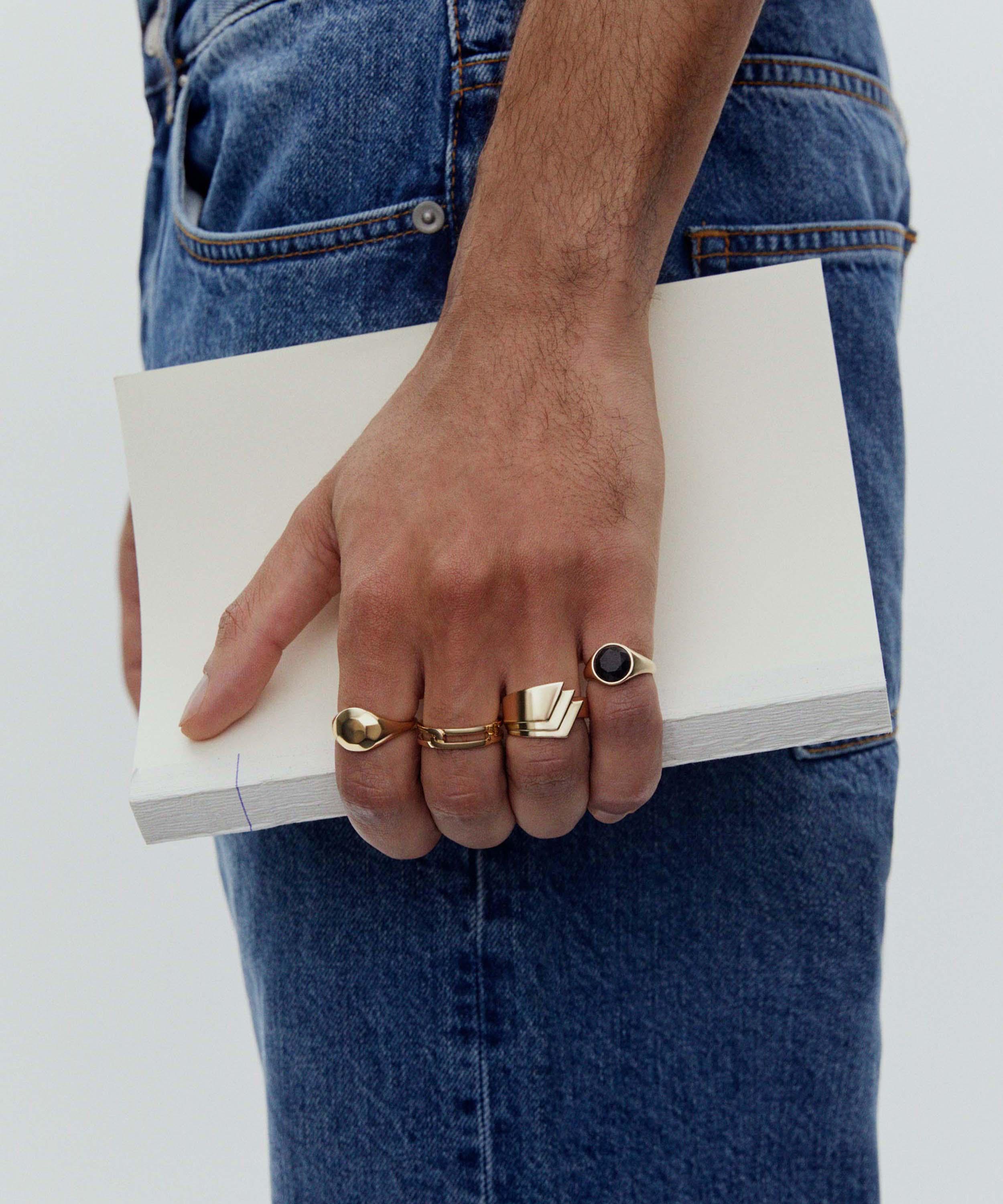 KINRADEN - 18ct Gold Kindred Signet Ring image number 3