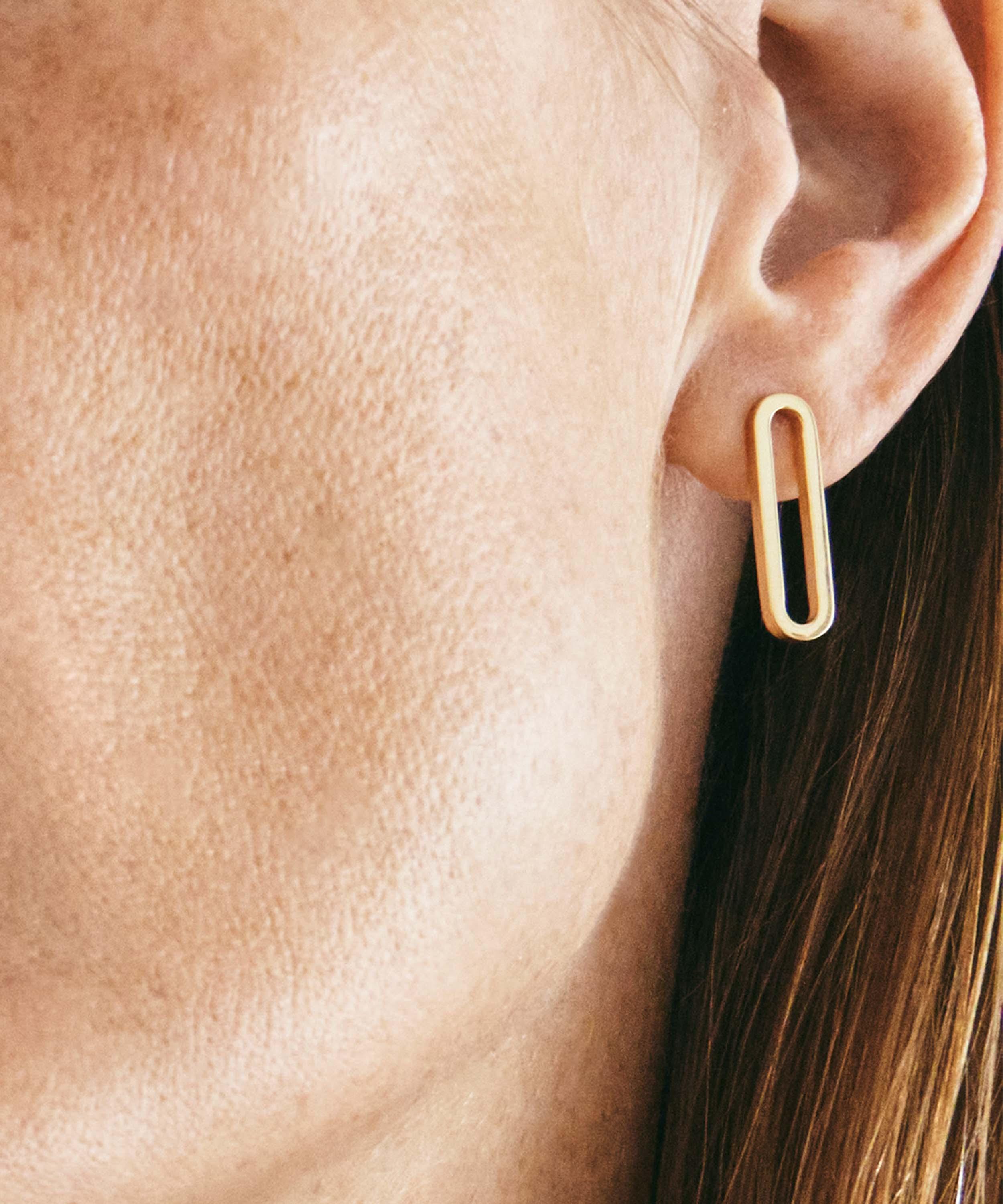 KINRADEN - 18ct Gold The Sigh I Stud Earrings image number 1