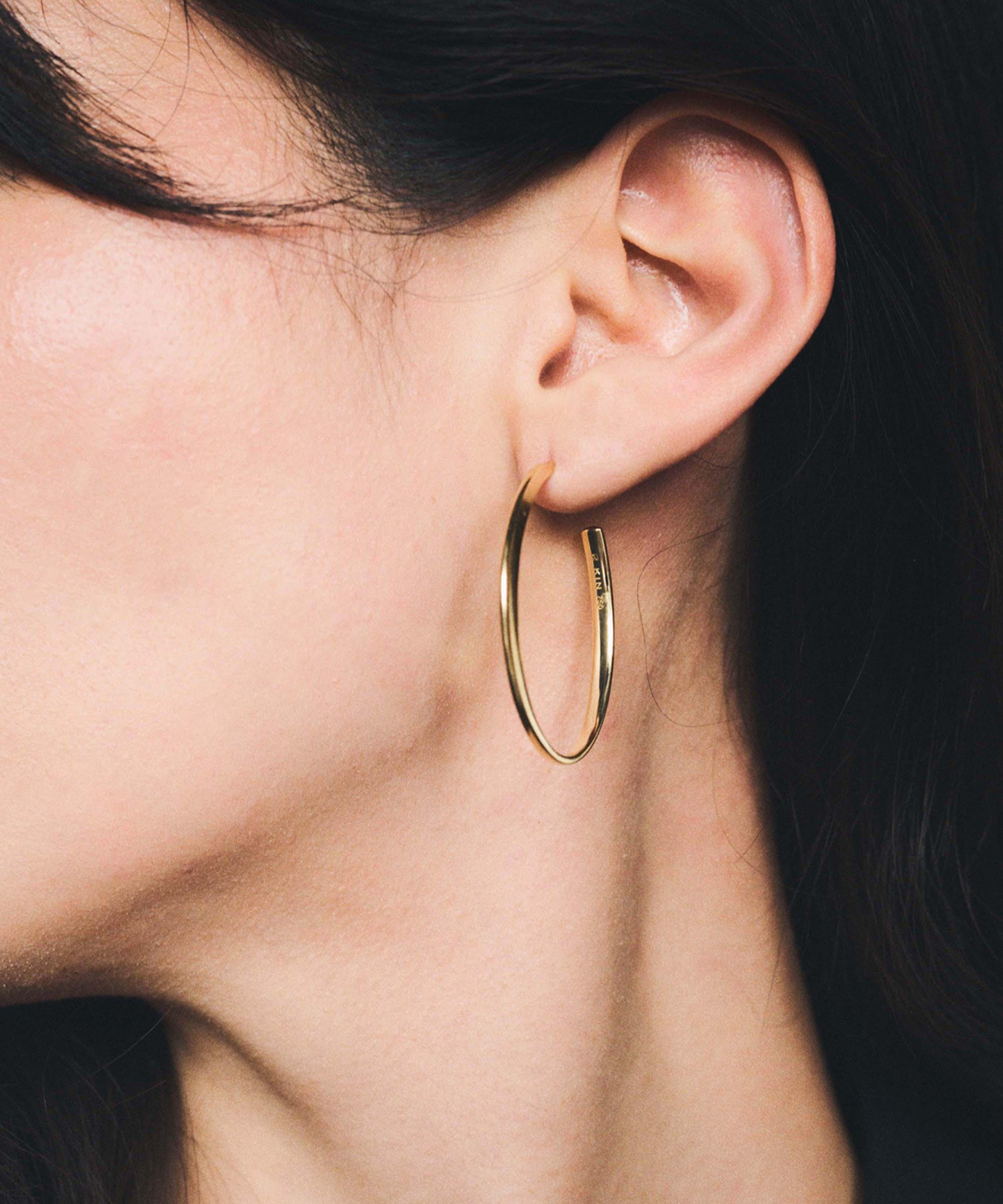 KINRADEN - 18ct Gold Glow Medium Hoop Earrings image number 1