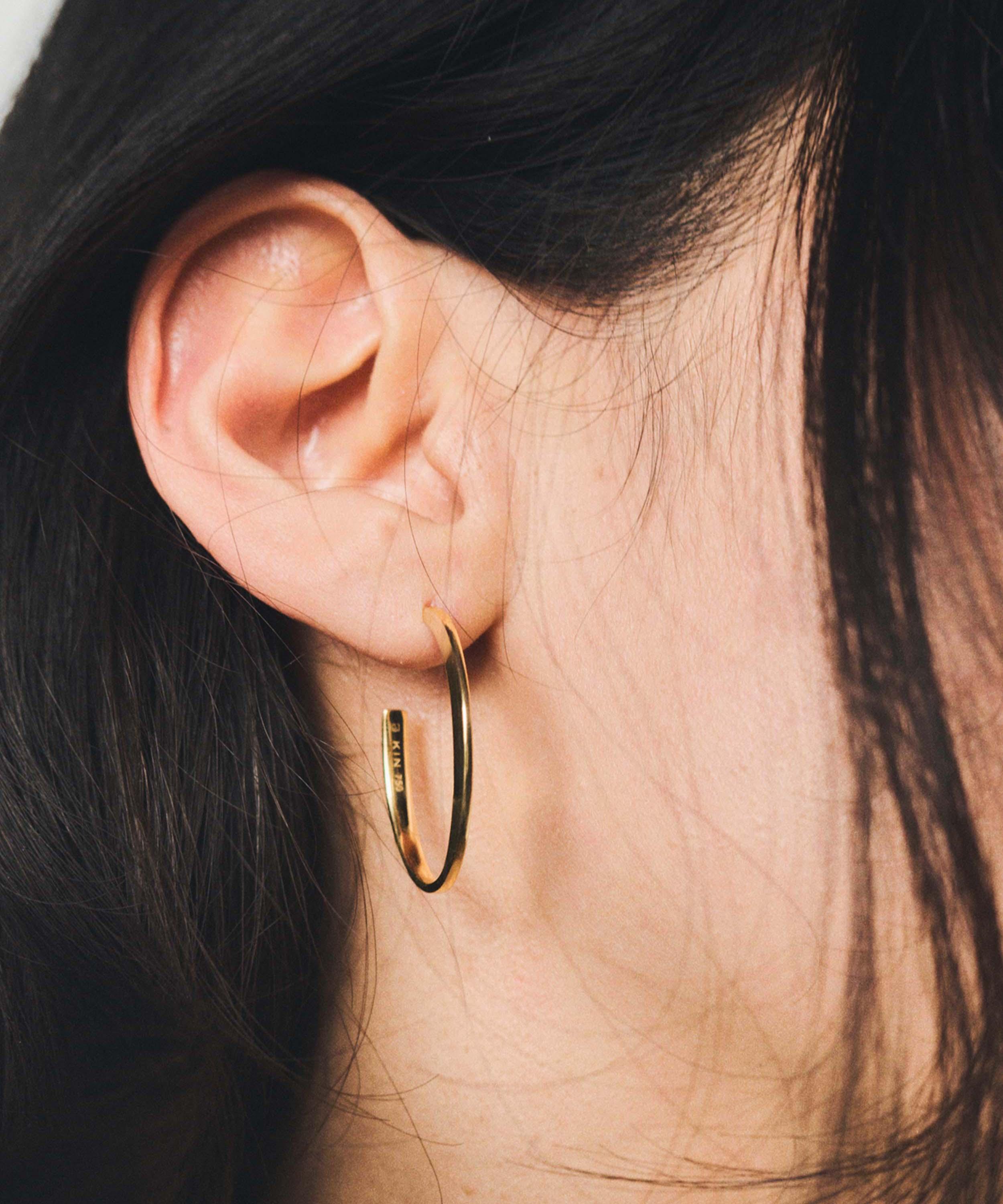 KINRADEN - 18ct Gold Glow Small Hoop Earrings image number 1