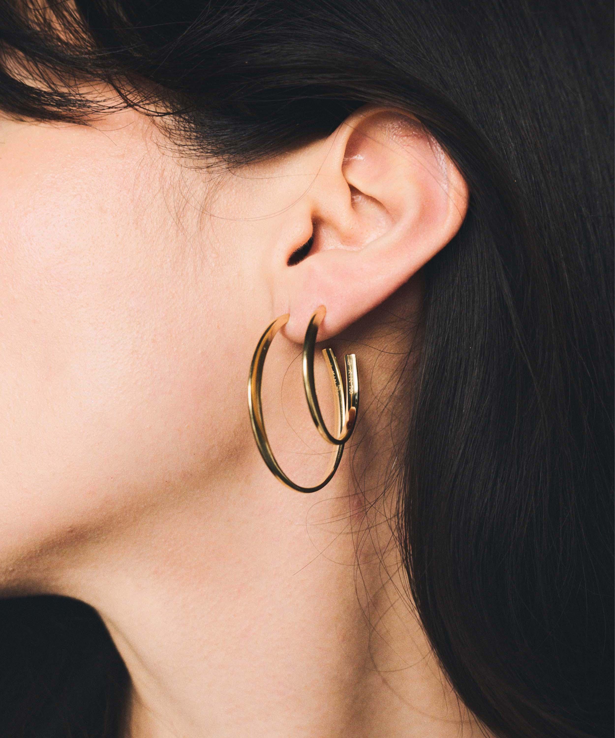 KINRADEN - 18ct Gold Glow Small Hoop Earrings image number 2