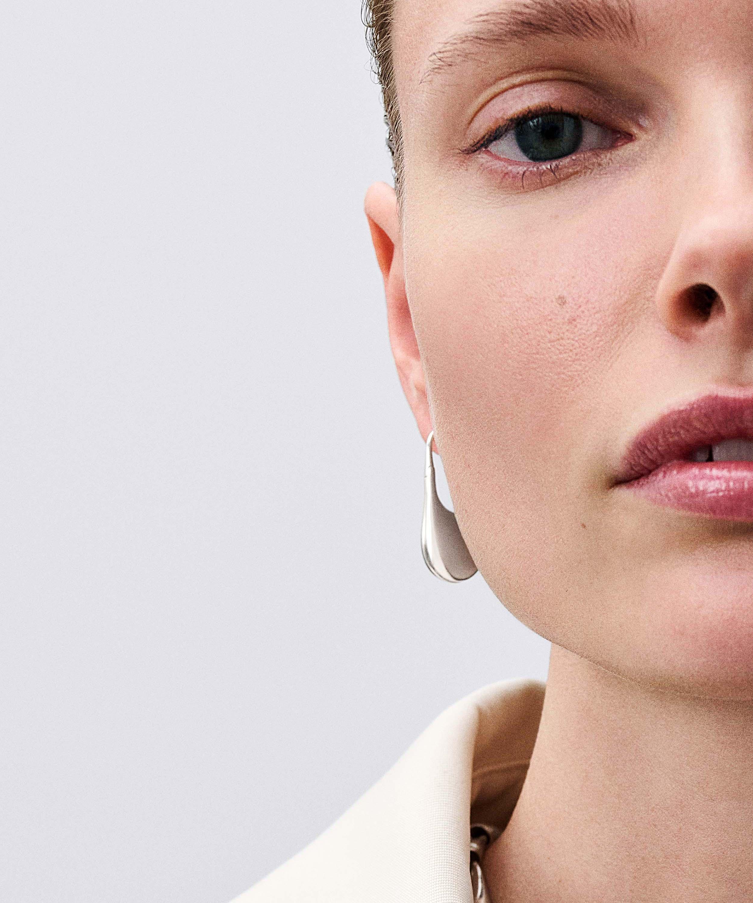 KINRADEN - Sterling Silver Doric Small Drop Earring image number 1