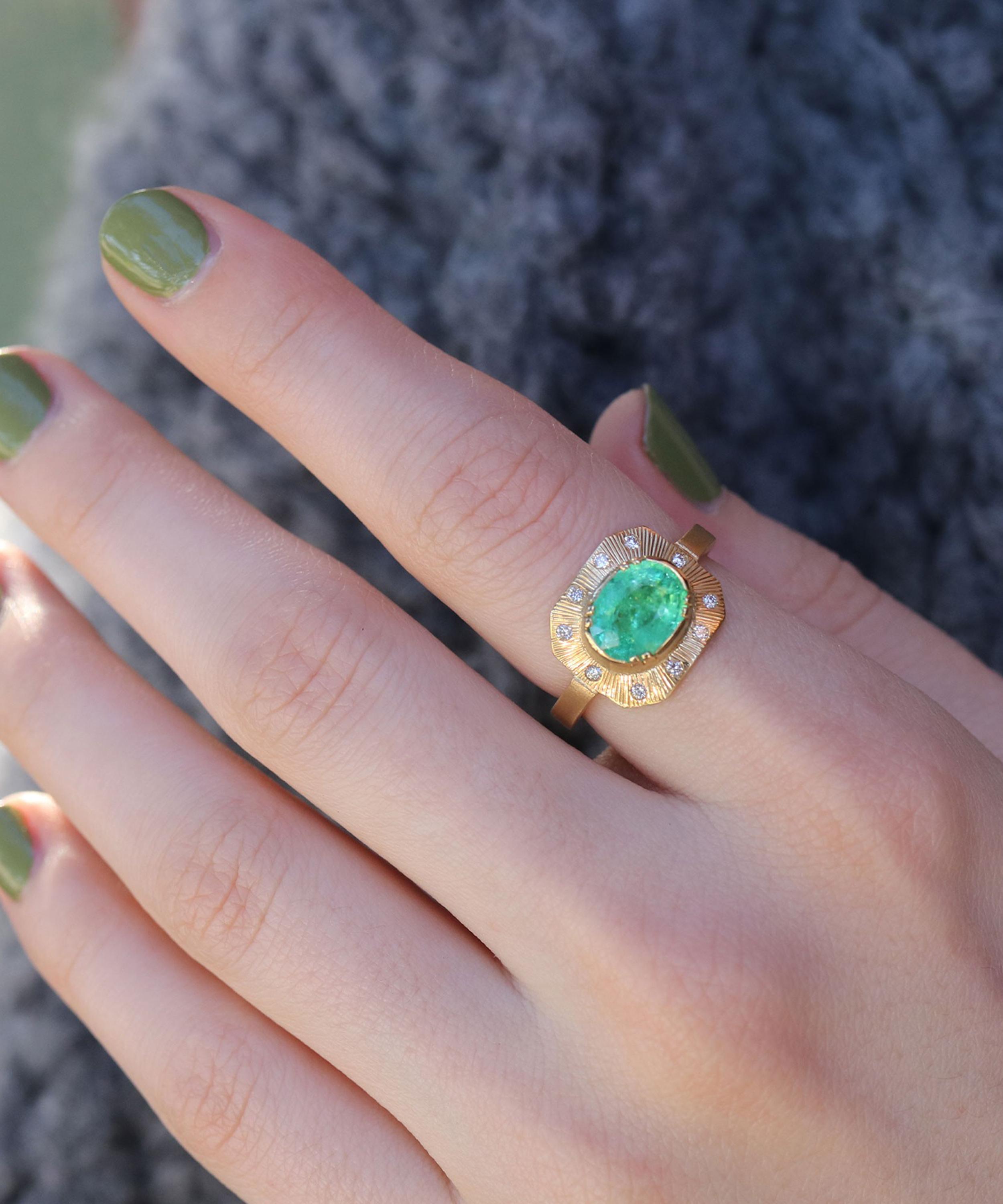 Brooke Gregson - 18ct Gold Paraiba Tourmaline Ellipse Engraved Ring image number 1
