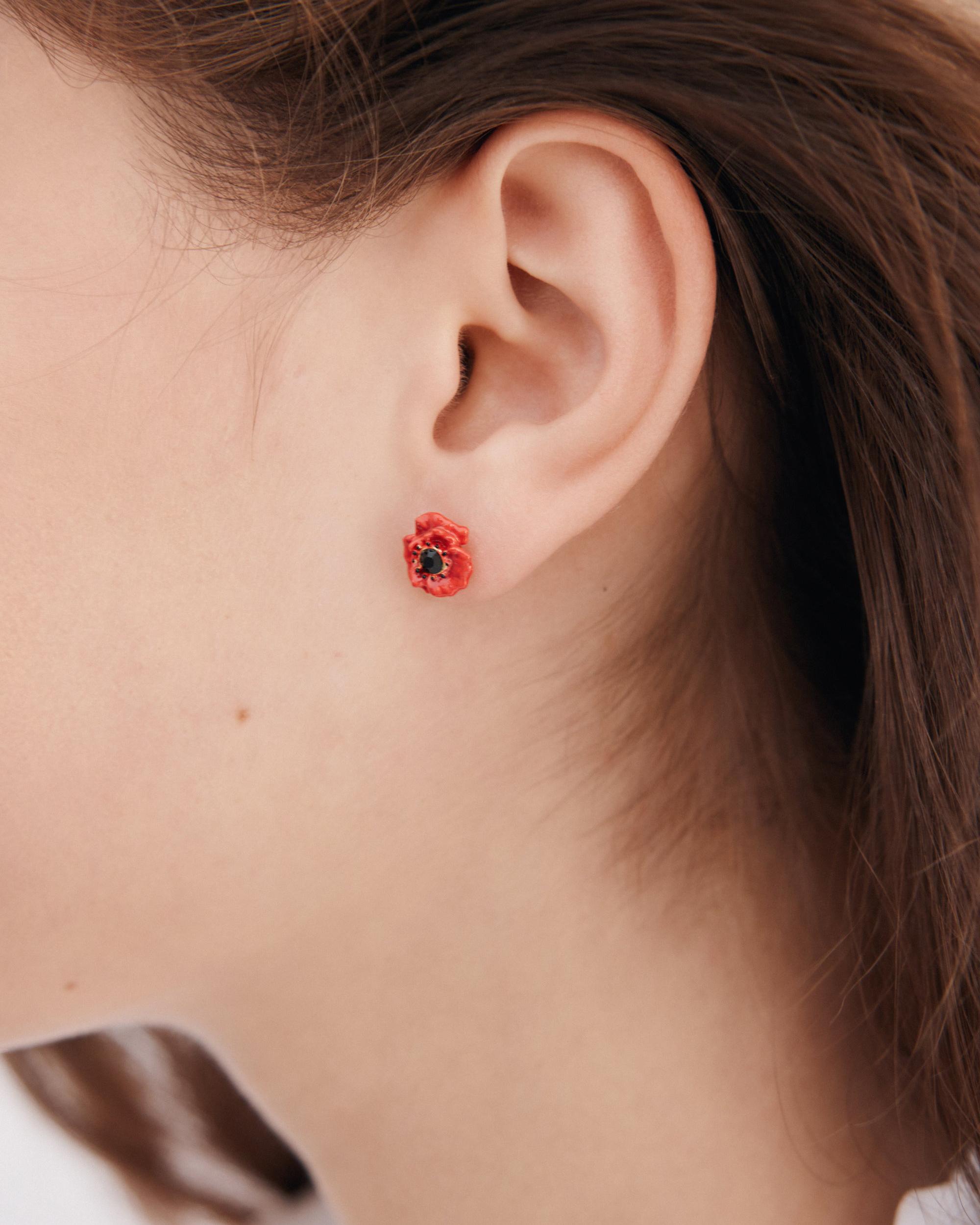 Les N&eacute;r&eacute;ides - Gold-Tone Poppy with Black Crystal Stud Earrings image number 1