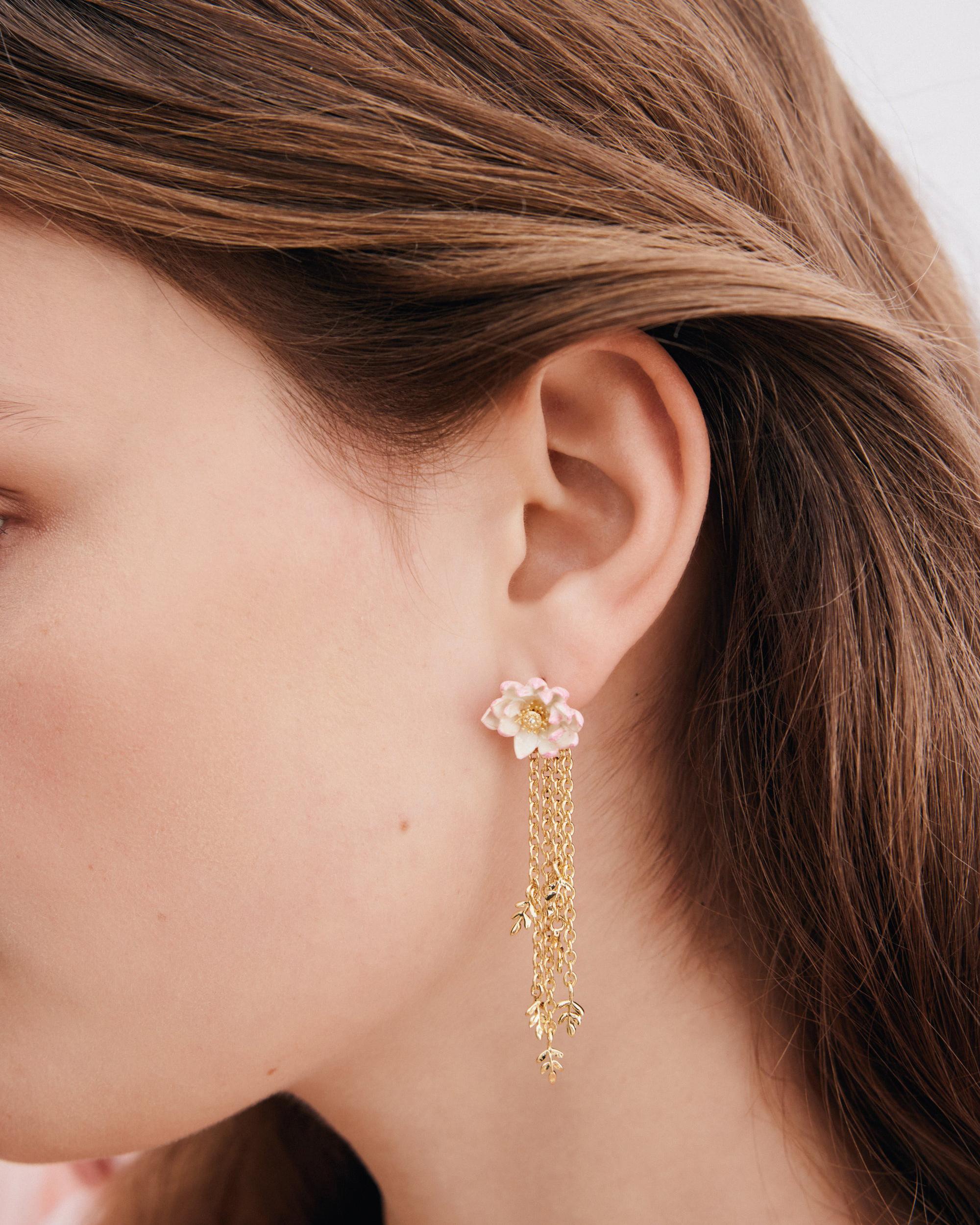 Les N&eacute;r&eacute;ides - Gold-Tone Pink Water Lily Drop Earrings image number 1