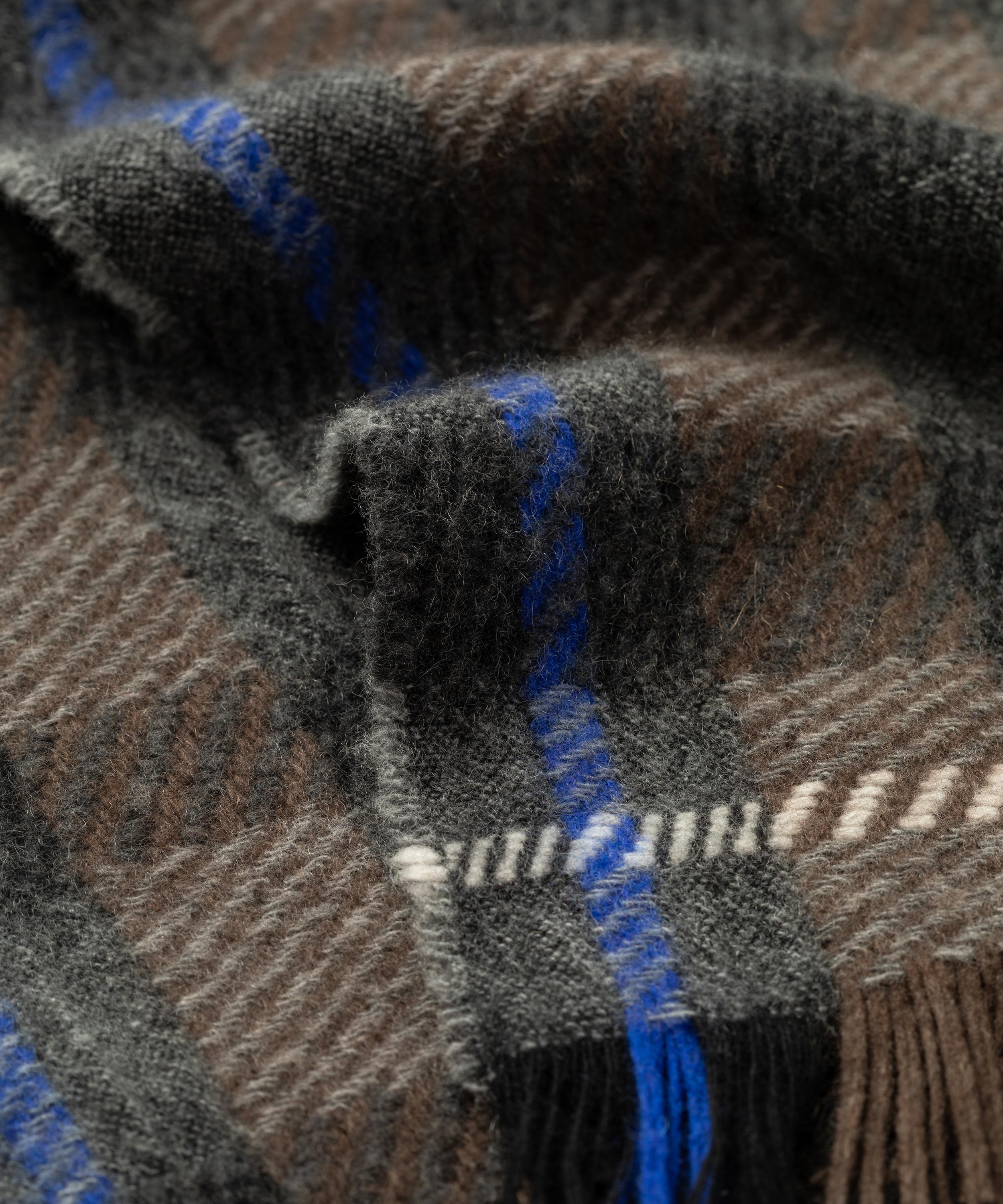 Johnstons of Elgin - Hirta Cashmere Scarf image number 2
