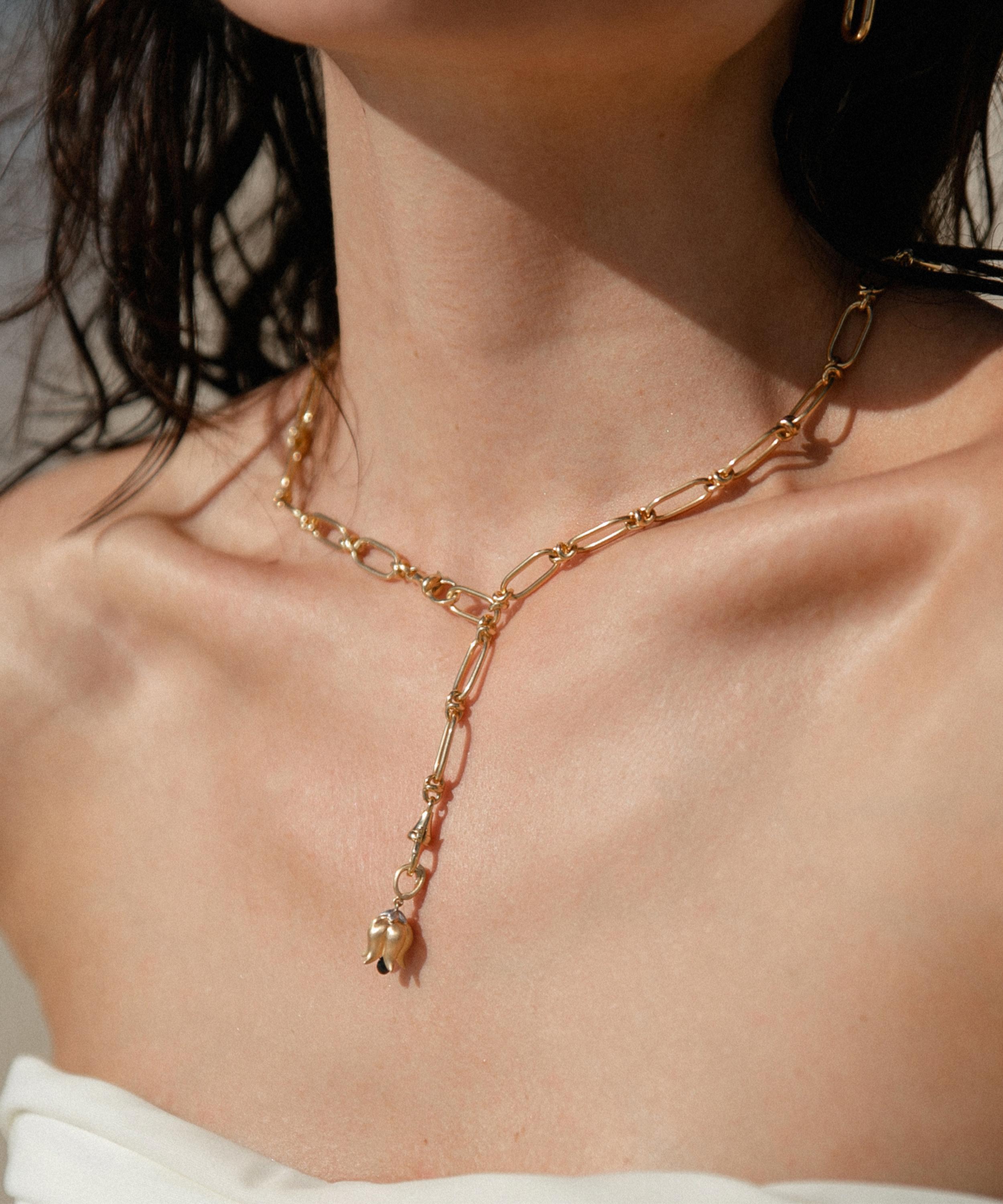Annoushka - 18ct Gold Tulips Charm Pendant image number 1