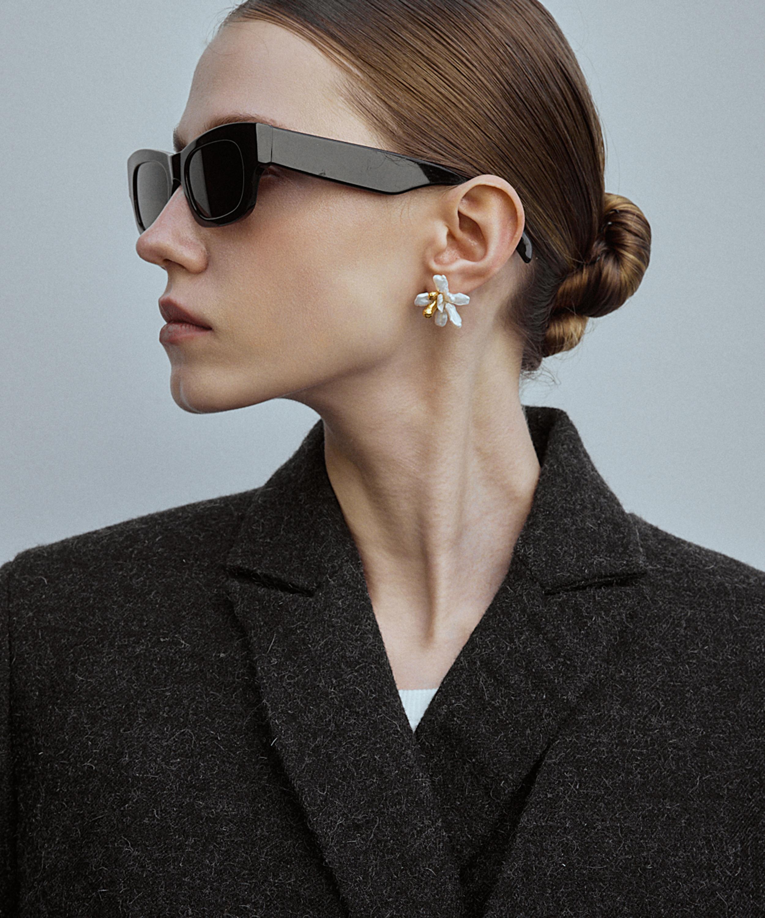 Pacharee - 18ct Gold-Plated Silver Birch Floral Pearl Earrings image number 2