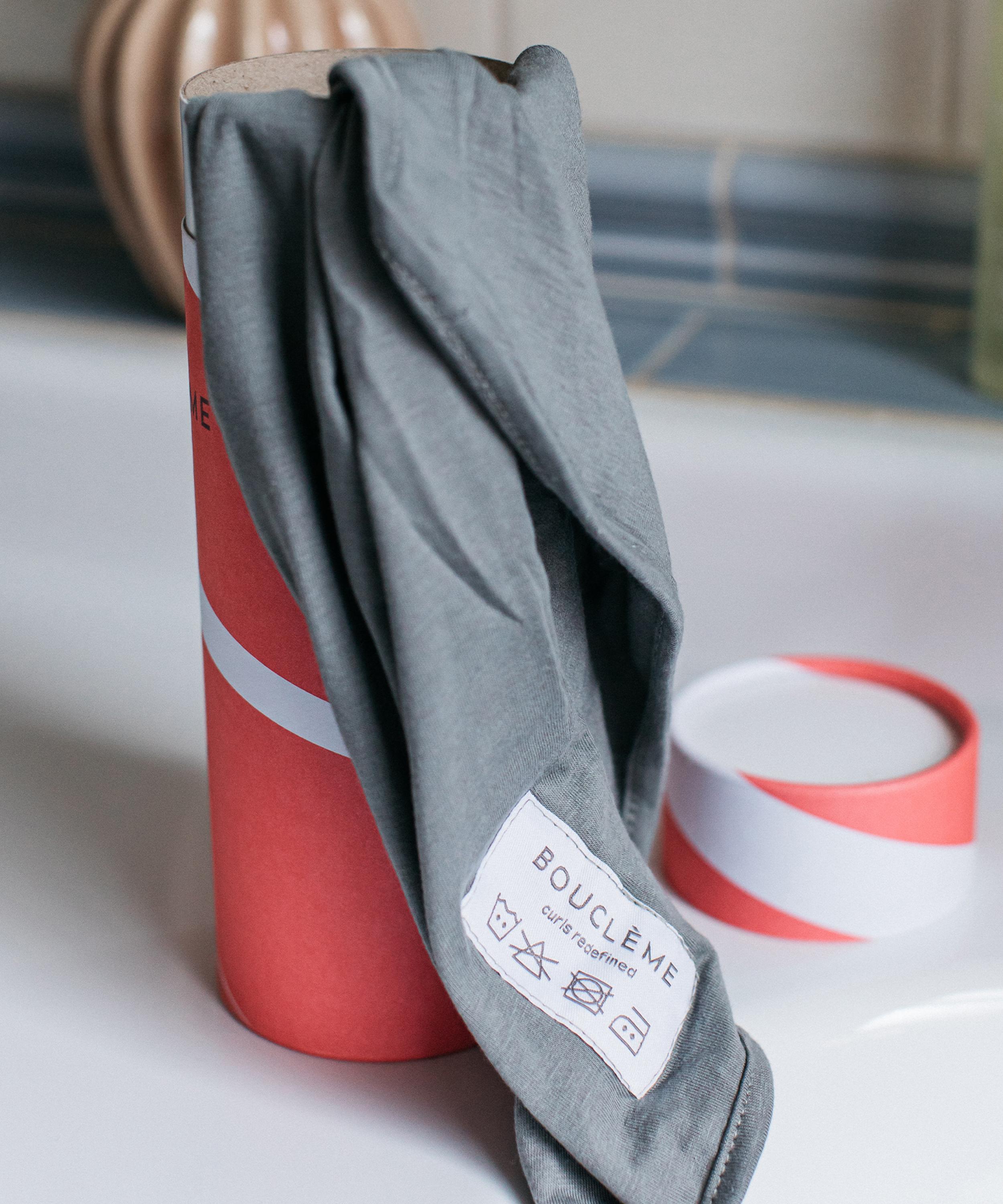 Boucl&eacute;me - Grey Curl Towel image number 4