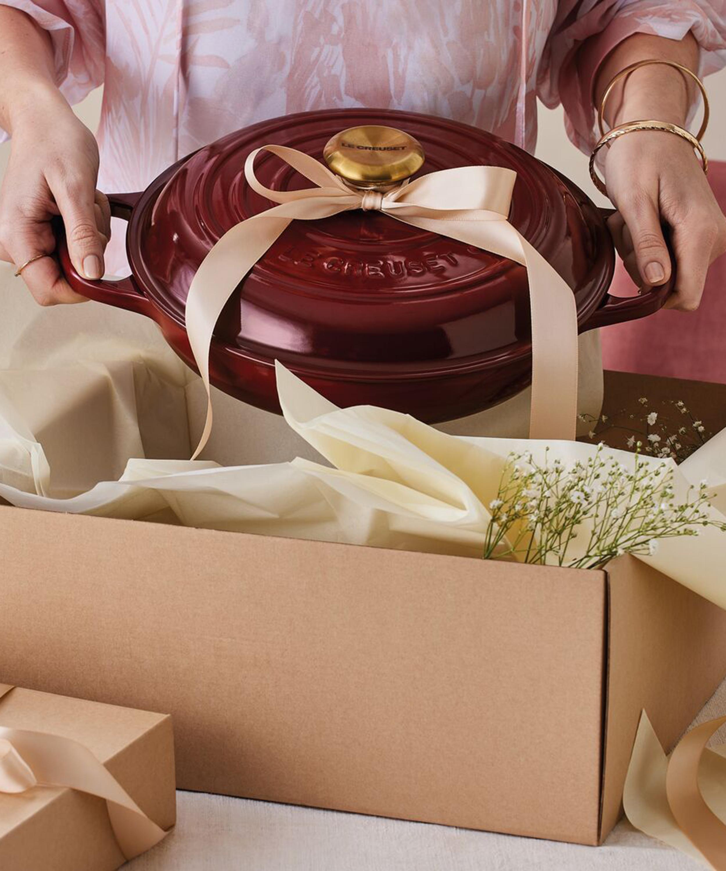 Le Creuset - Signature Cast Iron 30cm Shallow Casserole in Garnet image number 5