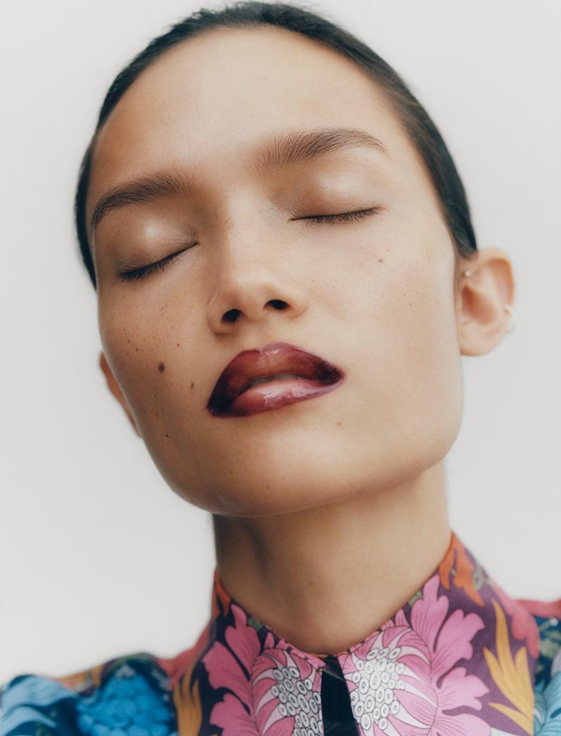 Model with bronze lipstick