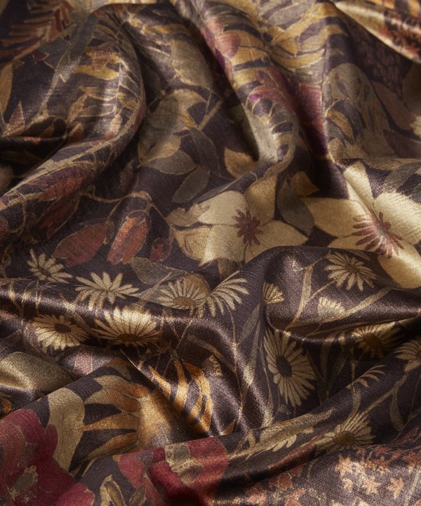 Liberty Fabrics Interiors - Faria Flowers Velvet in Woodpecker image number 3