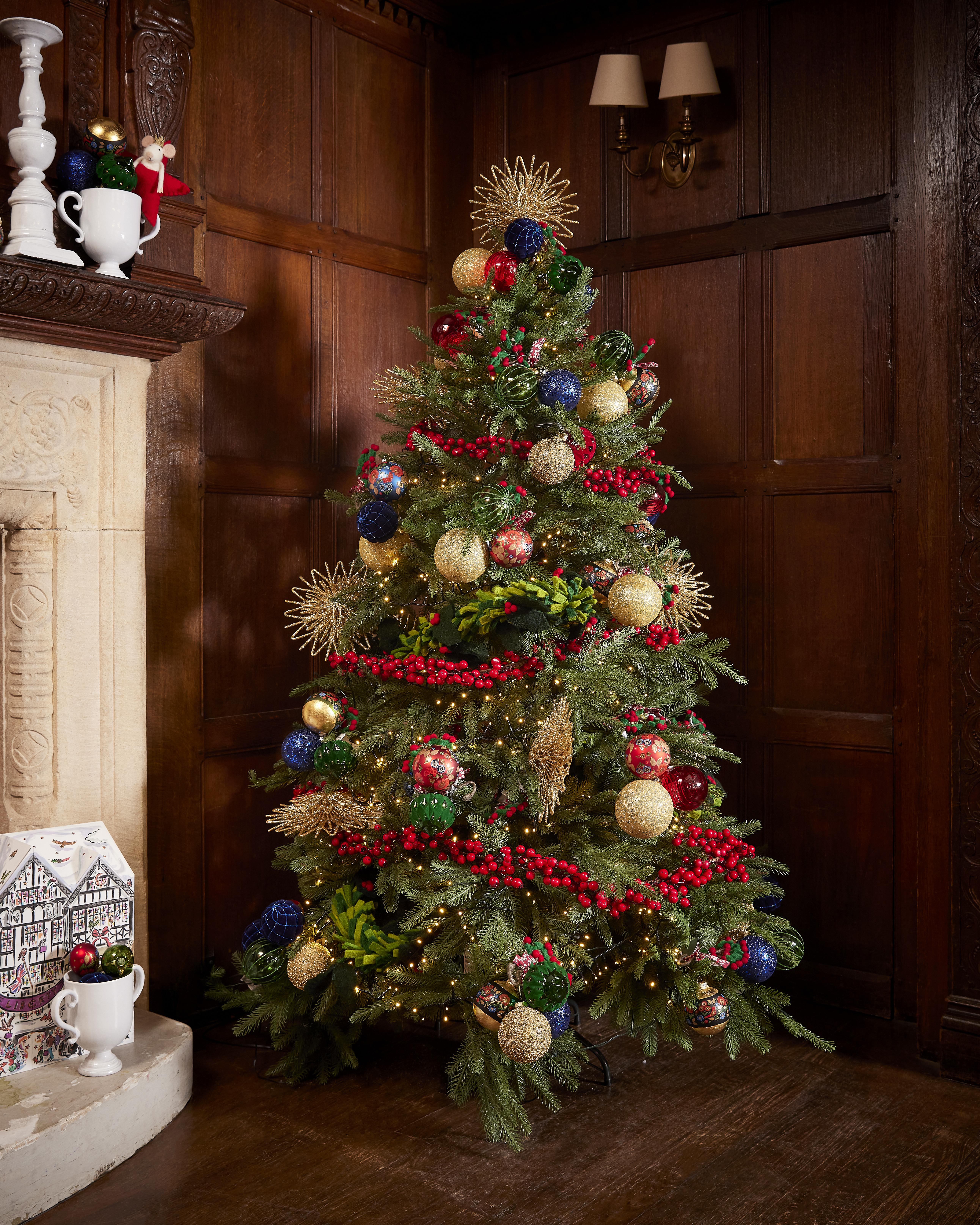 Decorating your Christmas Tree with a Christmas beaded garland, using  Miracle beads 