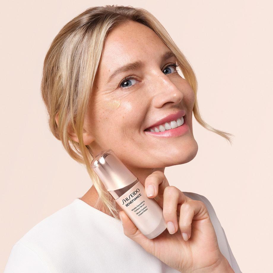 SHISEIDO  Benefiance Wrinkle Smoothing Contour Serum 