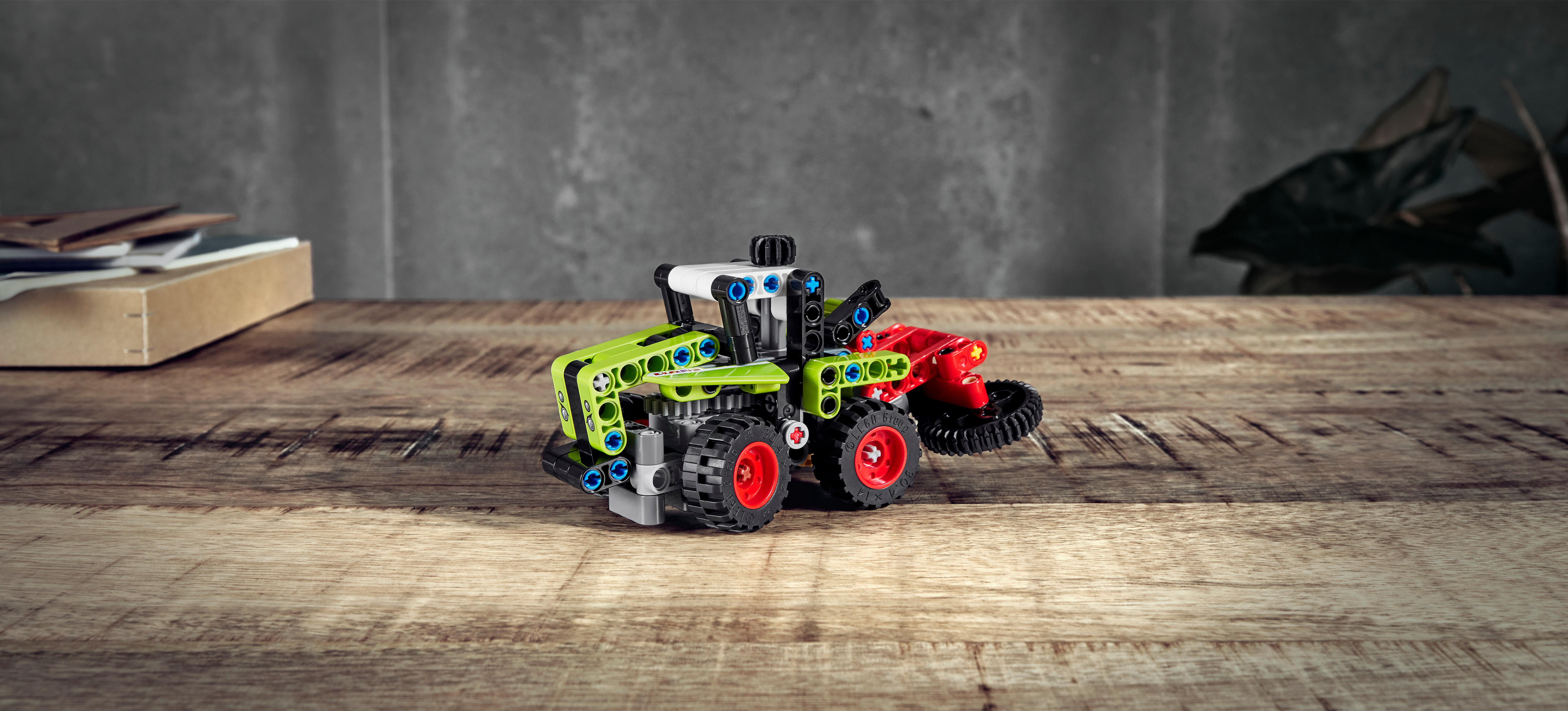LEGO®  42102 Mini Claas Xerion 