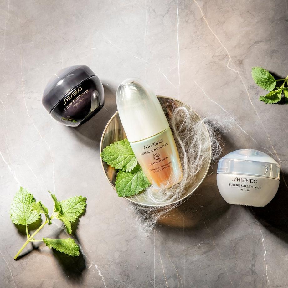 SHISEIDO Future Solution LX Legendary Enmei Ultimate Luminance serum 