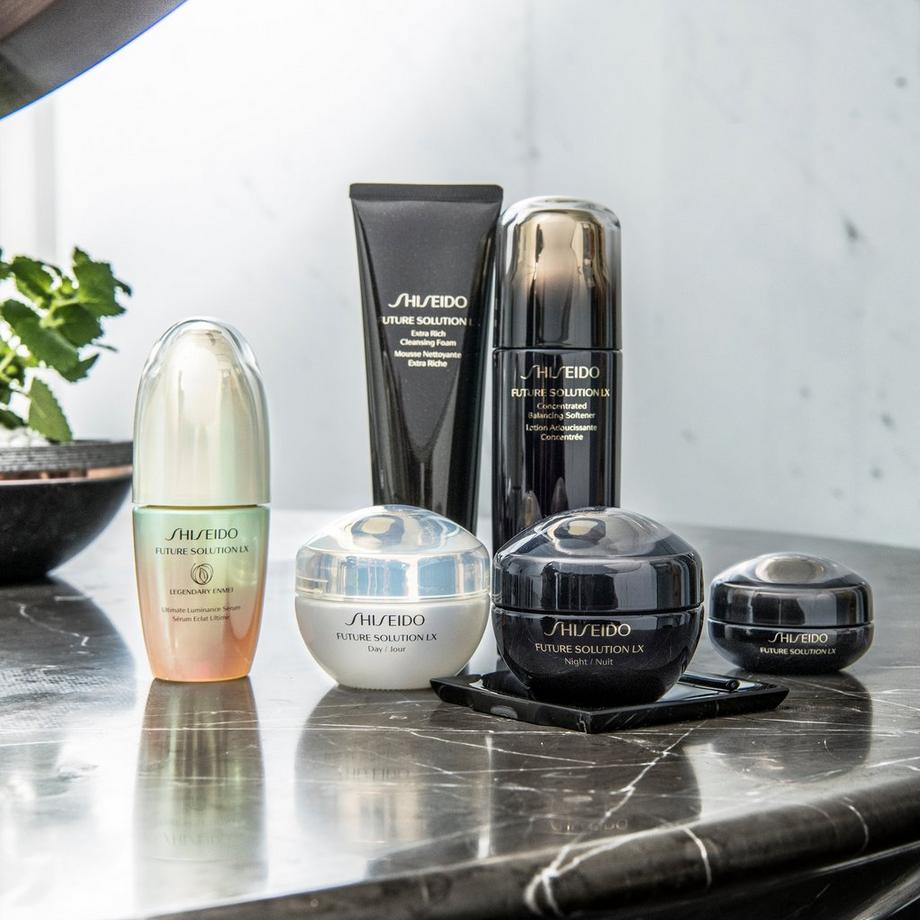 SHISEIDO Future Solution LX Legendary Enmei Ultimate Luminance serum 