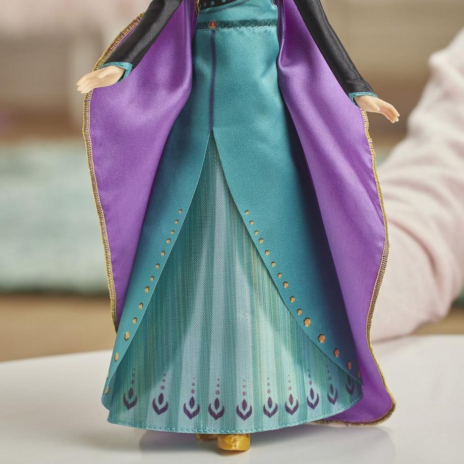 Hasbro  Disney Frozen 2 - Anna, bambola cantante, Italiana 