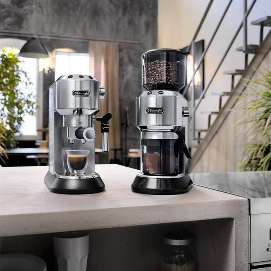 DeLonghi Espresso Kolbenmaschine The Barista Pack ECK6821.M 