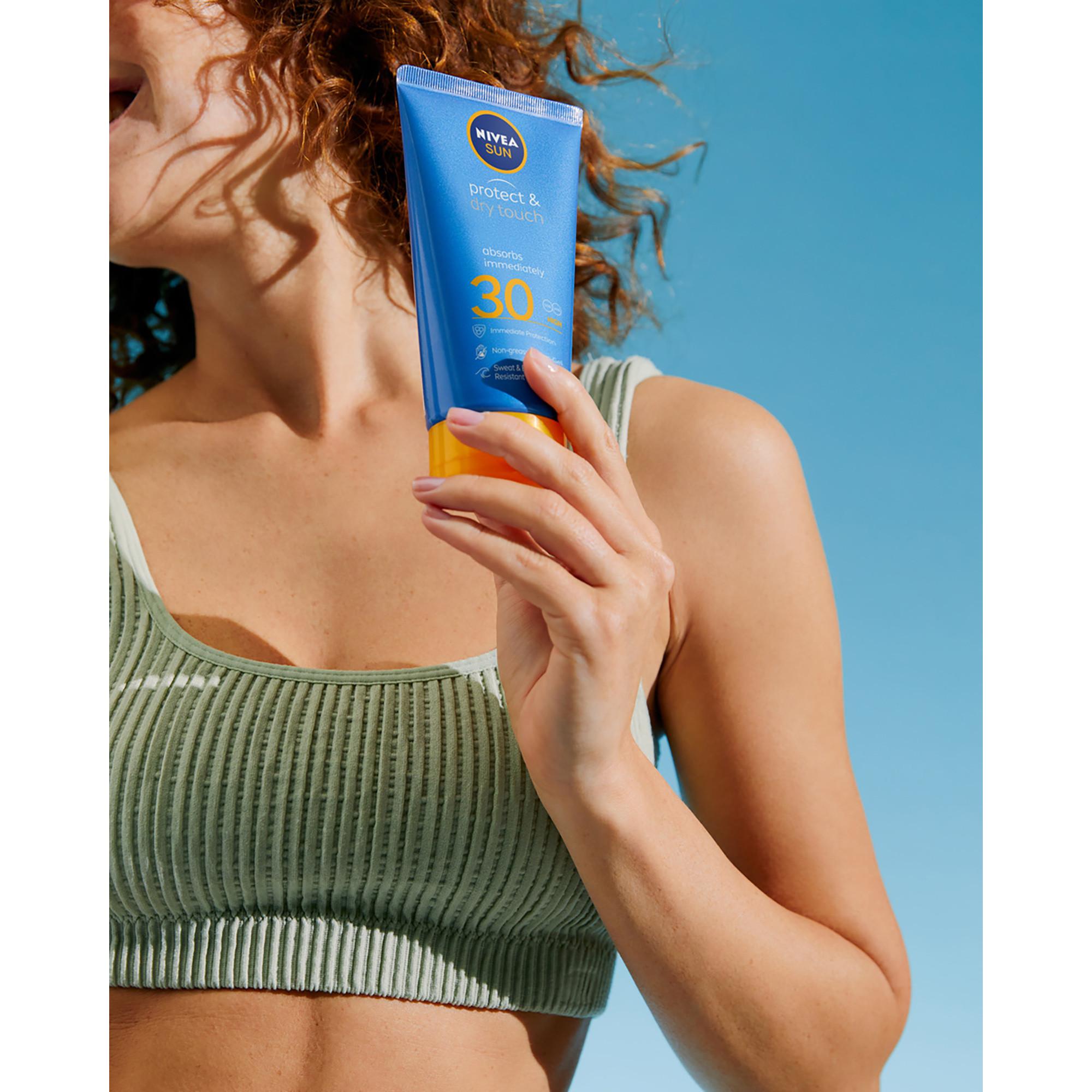 NIVEA SUN Sun Dry Protect Sport LSF 30 Tube UV Dry Protect Sport FPS 30 