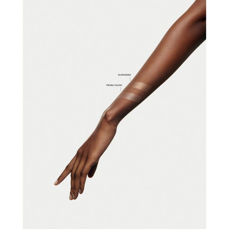 CHANEL LES BEIGES FLUIDE ENLUMINEUR ENLUMINEUR DE TEINT EFFET IRISÉ. BELLE MINE LUMINEUSE VISAGE ET CORPS 