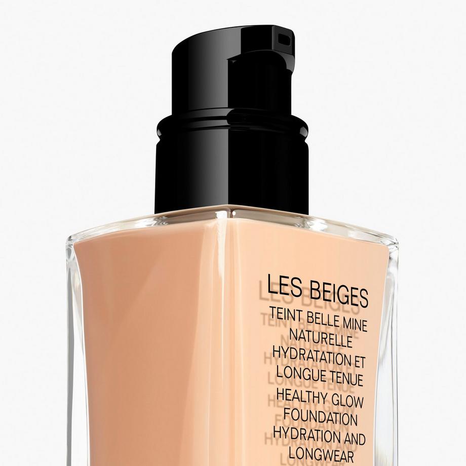 CHANEL LES BEIGES FOUNDATION  FEUCHTIGKEITSSPENDENDE FOUNDATION MIT LANGEM HALT FÜR EINEN NATÜRLICH FRISCHEN TEINT 