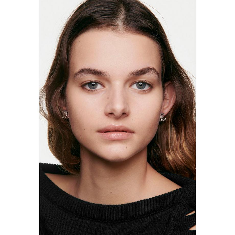 CHANEL LES BEIGES TEINT BELLE MINE NATURELLE HYDRATATION ET LONGUE TENUE   FONDOTINTA EFFETTO RADIOSO E NATURALE IDRATAZIONE E LUNGA TENUTA 