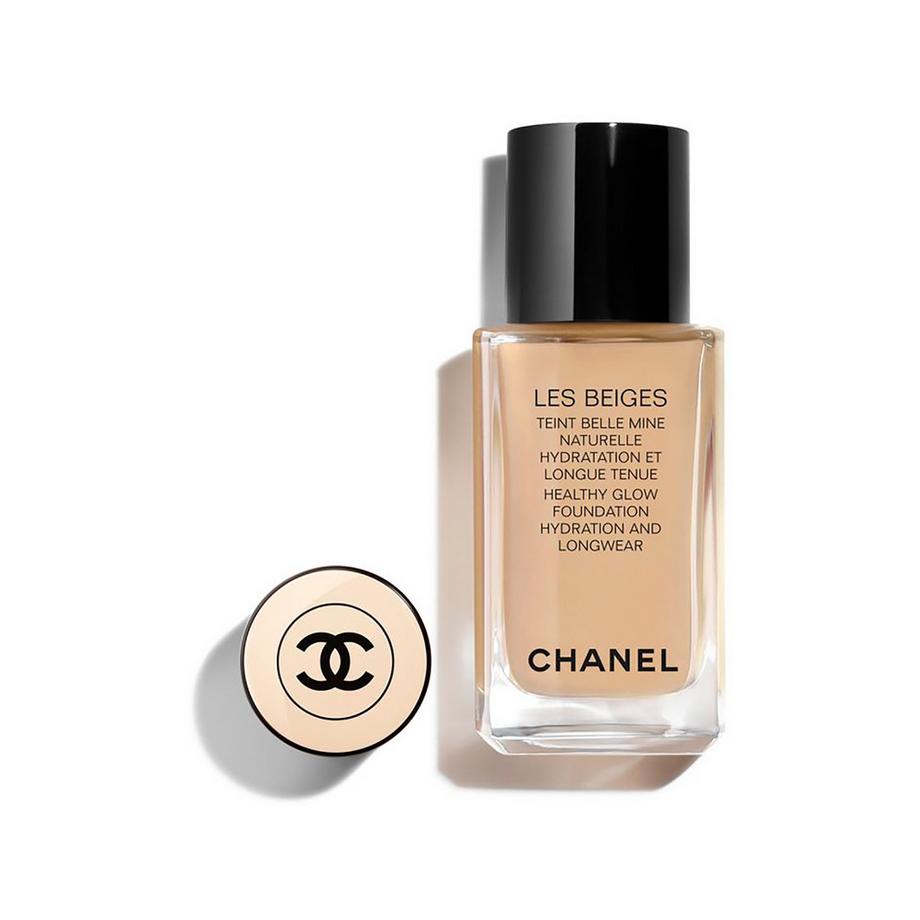CHANEL LES BEIGES FOUNDATION  FEUCHTIGKEITSSPENDENDE FOUNDATION MIT LANGEM HALT FÜR EINEN NATÜRLICH FRISCHEN TEINT 