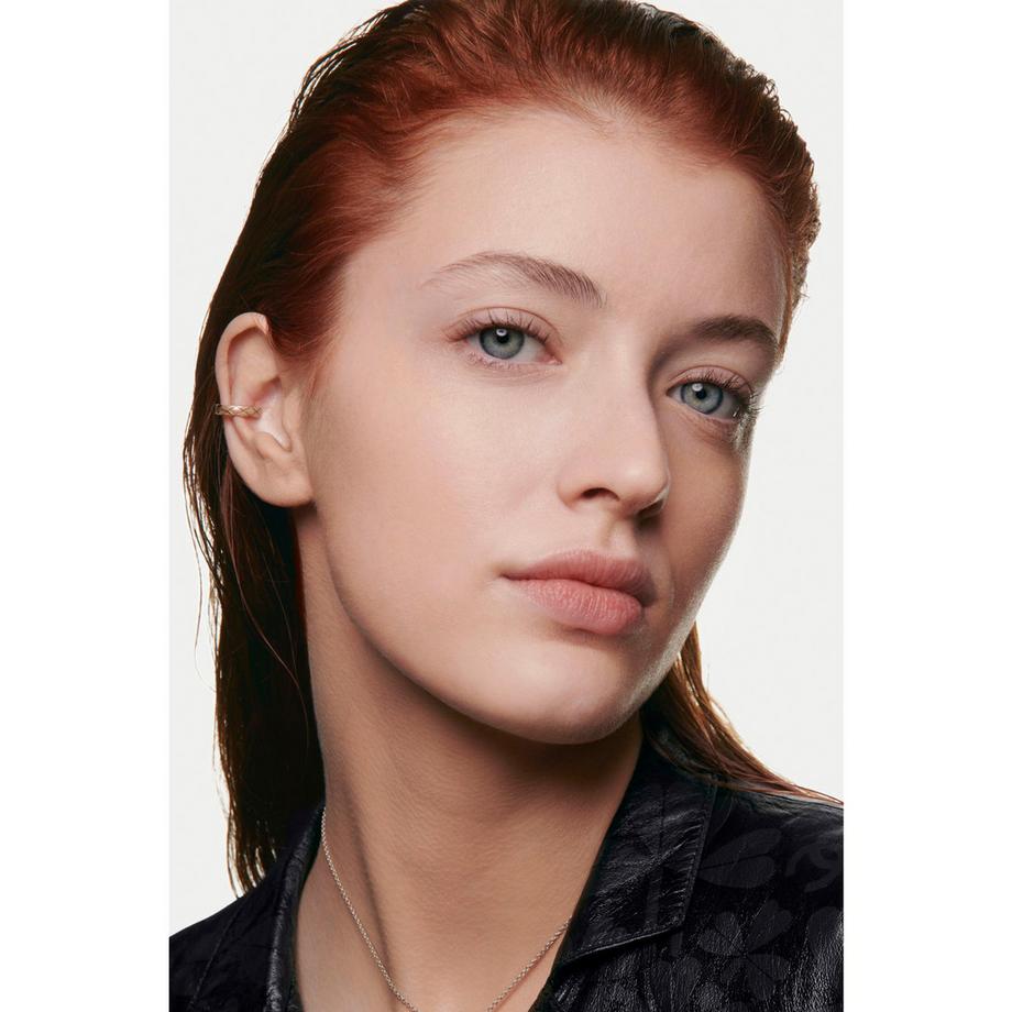 CHANEL LES BEIGES FOUNDATION  FEUCHTIGKEITSSPENDENDE FOUNDATION MIT LANGEM HALT FÜR EINEN NATÜRLICH FRISCHEN TEINT 