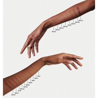 CHANEL LES BEIGES FOND DE TEINT TEINT BELLE MINE NATURELLE HYDRATATION ET LONGUE TENUE  