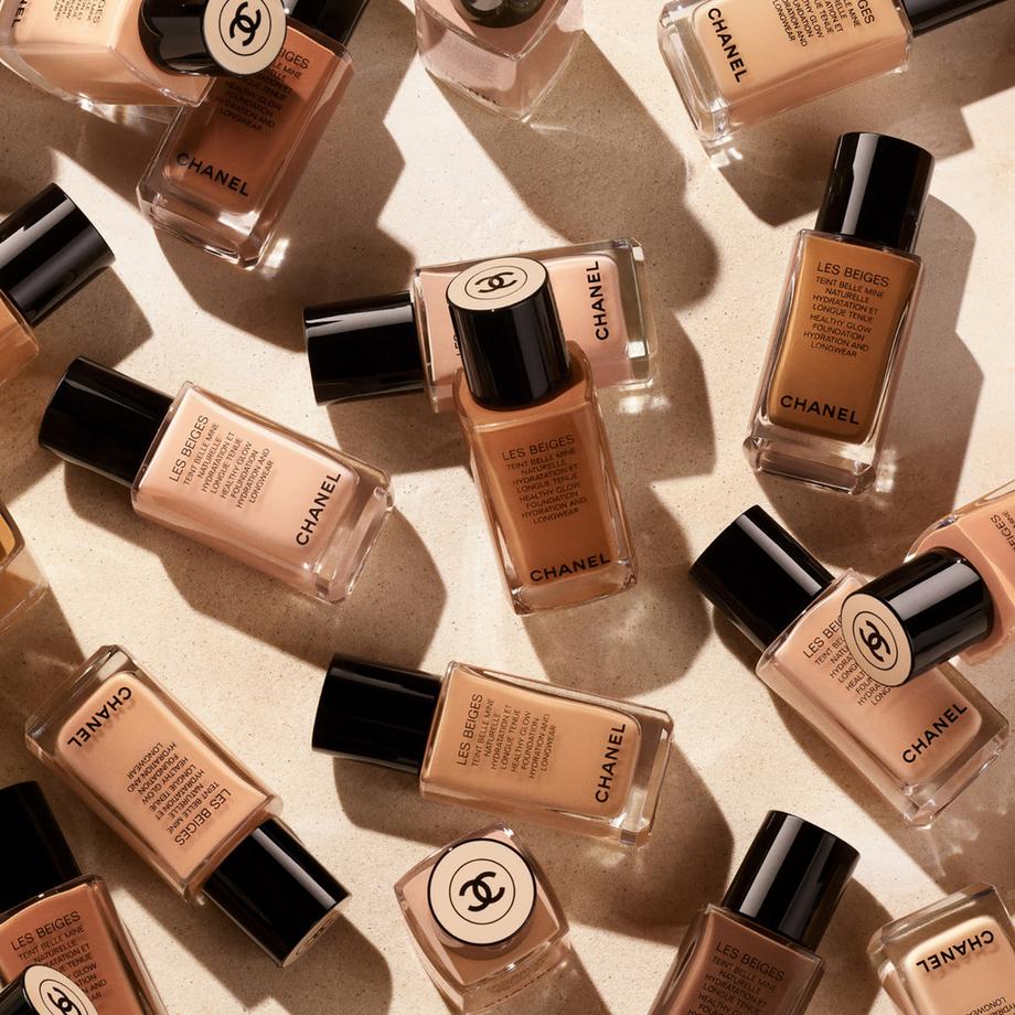 CHANEL LES BEIGES FOND DE TEINT TEINT BELLE MINE NATURELLE HYDRATATION ET LONGUE TENUE  