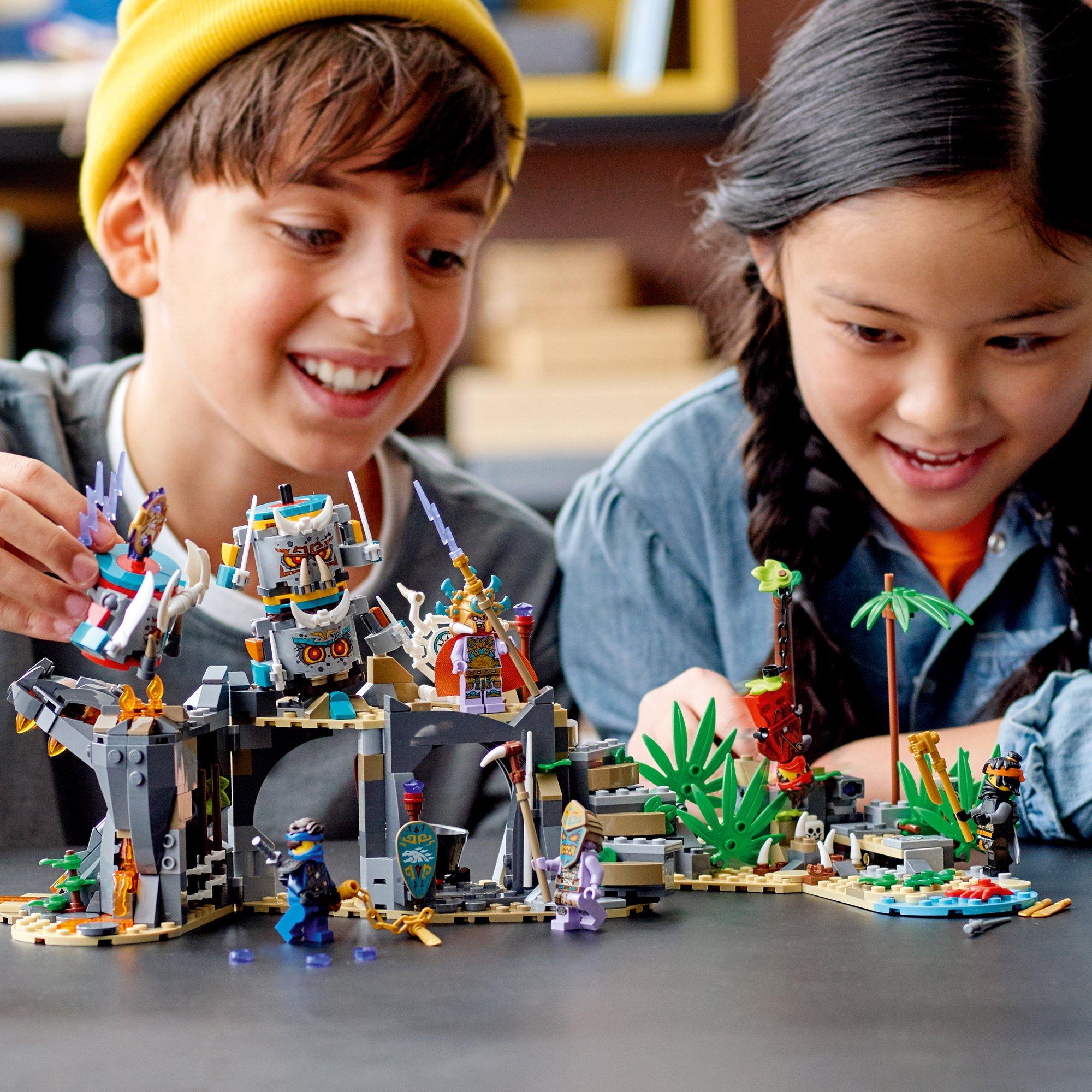 LEGO®  71747 Das Dorf der Wächter 