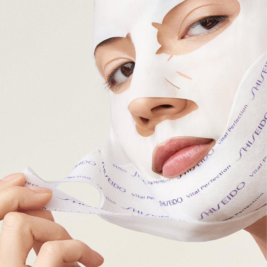 SHISEIDO Vital Perfection Liftdefine Radiance Face Mask 