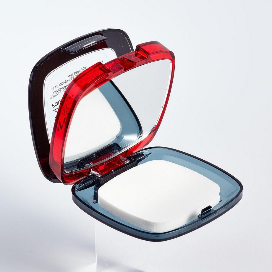 L'OREAL Infaillible Foundation in a Powder 