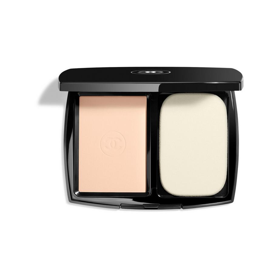 CHANEL ULTRA LE TEINT  KOMPAKT-MAKE-UP FÜR HÖCHSTE PERFEKTION. EXTREM LANGANHALTEND. HOHER TRAGEKOMFORT. 