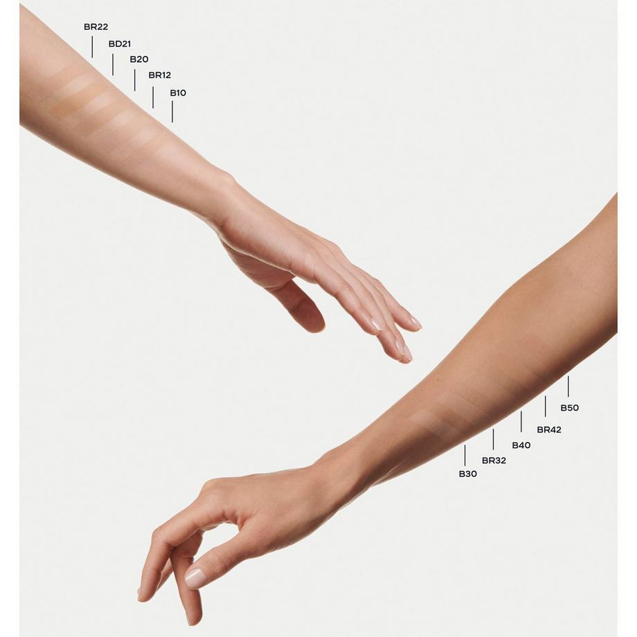 CHANEL ULTRA LE TEINT  KOMPAKT-MAKE-UP FÜR HÖCHSTE PERFEKTION. EXTREM LANGANHALTEND. HOHER TRAGEKOMFORT. 