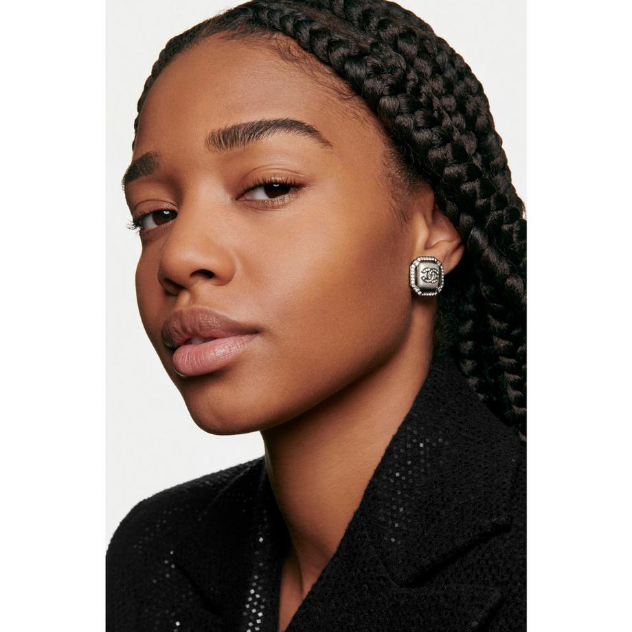 CHANEL ULTRA LE TEINT  TEINT COMPACT HAUTE TENUE ULTRA CONFORT – FINI ZÉRO DÉFAUT 