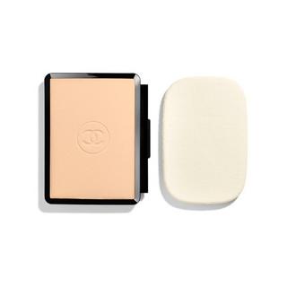 CHANEL ULTRA LE TEINT KOMPAKT-MAKE-UP FÜR HÖCHSTE PERFEKTION. EXTREM LANGANHALTEND. HOHER TRAGEKOMFORT. 