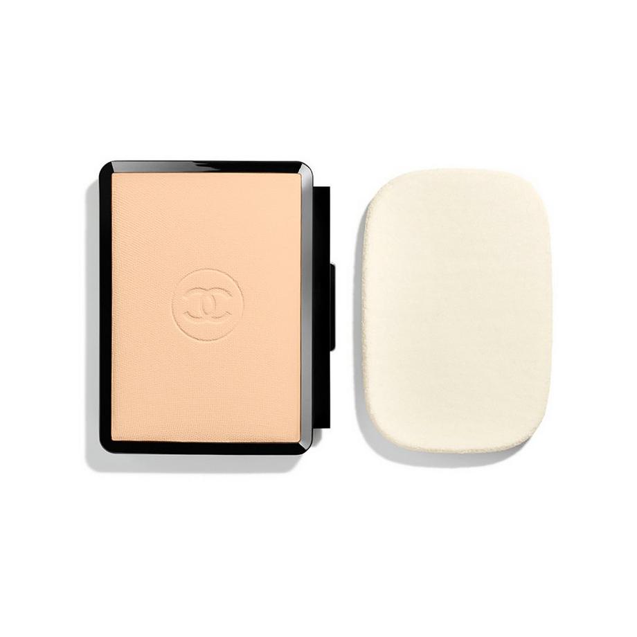 CHANEL ULTRA LE TEINT KOMPAKT-MAKE-UP FÜR HÖCHSTE PERFEKTION. EXTREM LANGANHALTEND. HOHER TRAGEKOMFORT 
